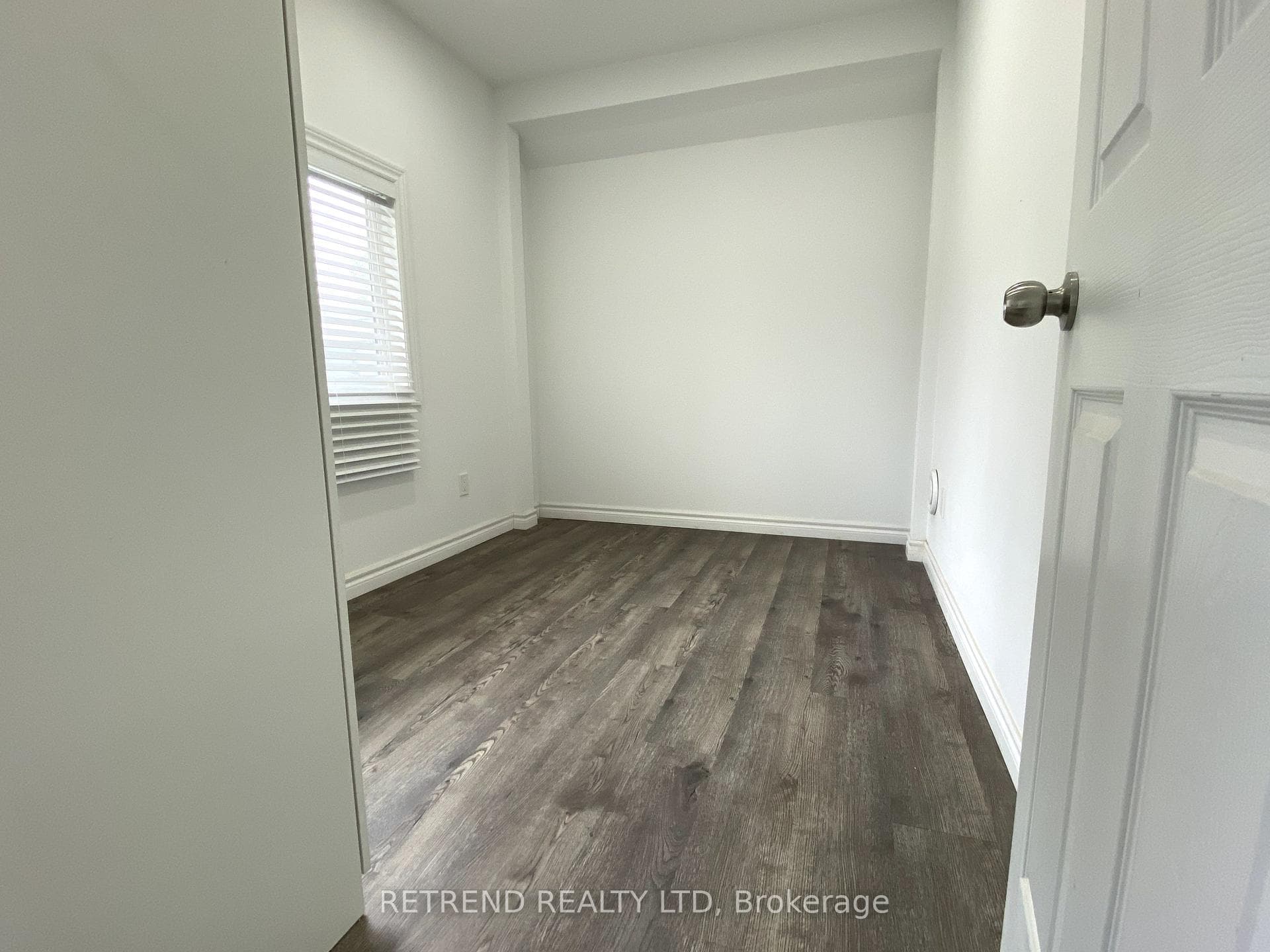 3576 Eglinton Avenue photo 3