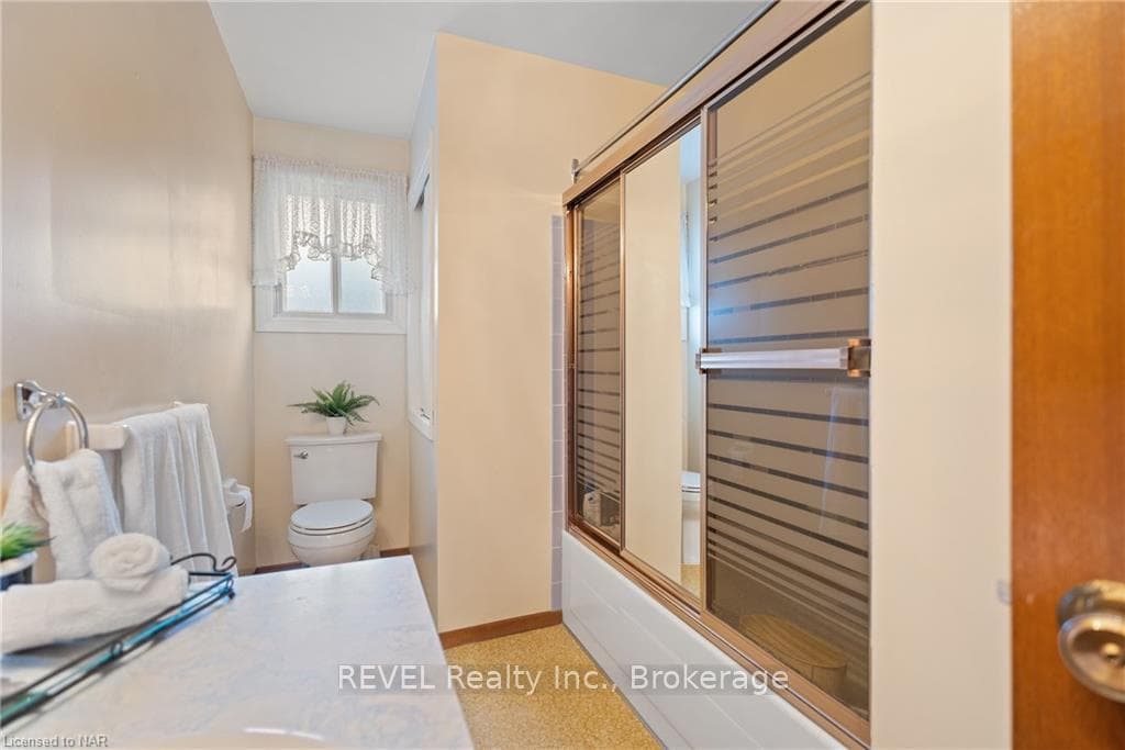 458 BUNTING Road photo 17