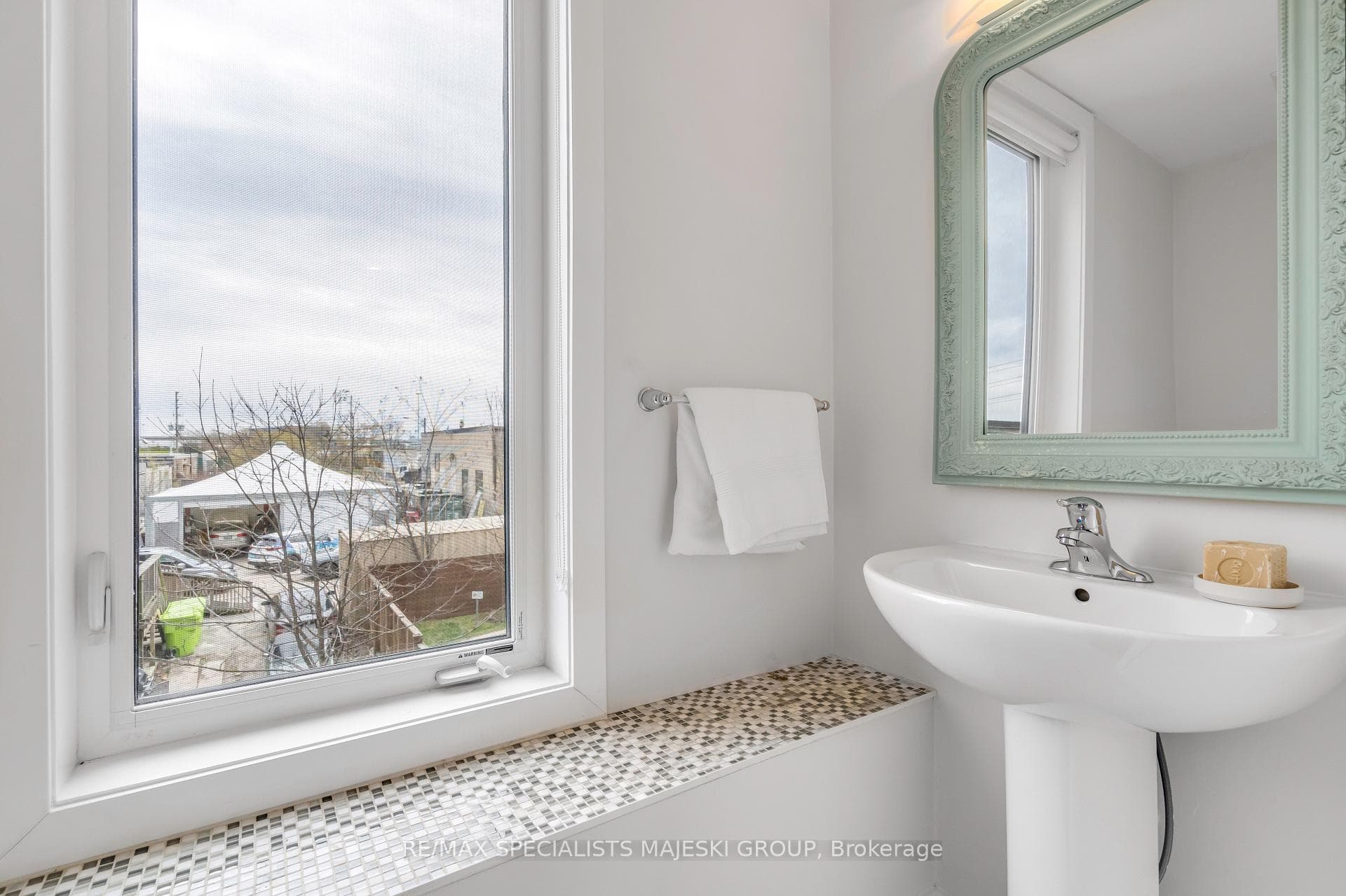 10 Drummond Street Unit 516 photo 16