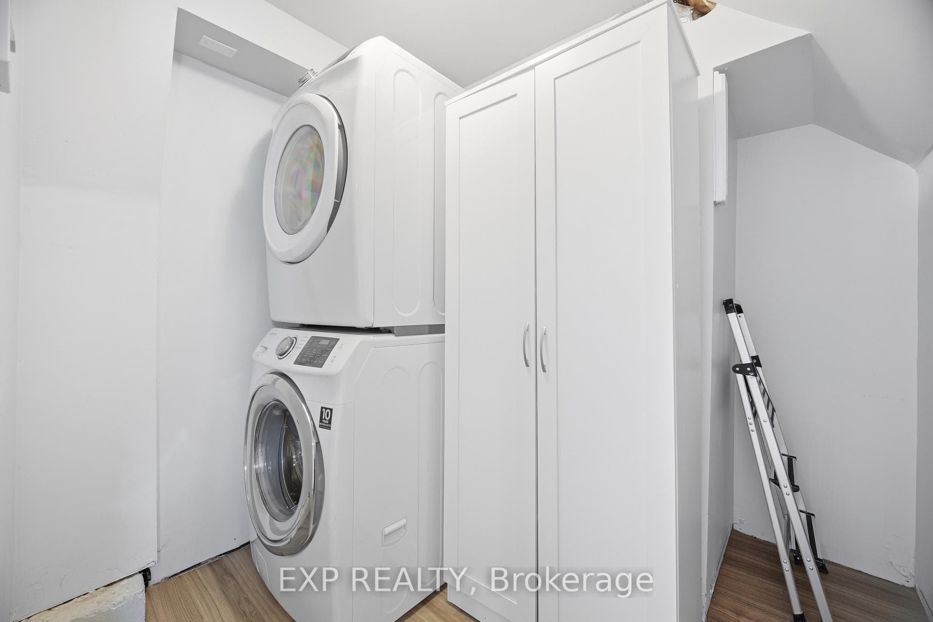 1301 Freeport Drive Unit Lower photo 25