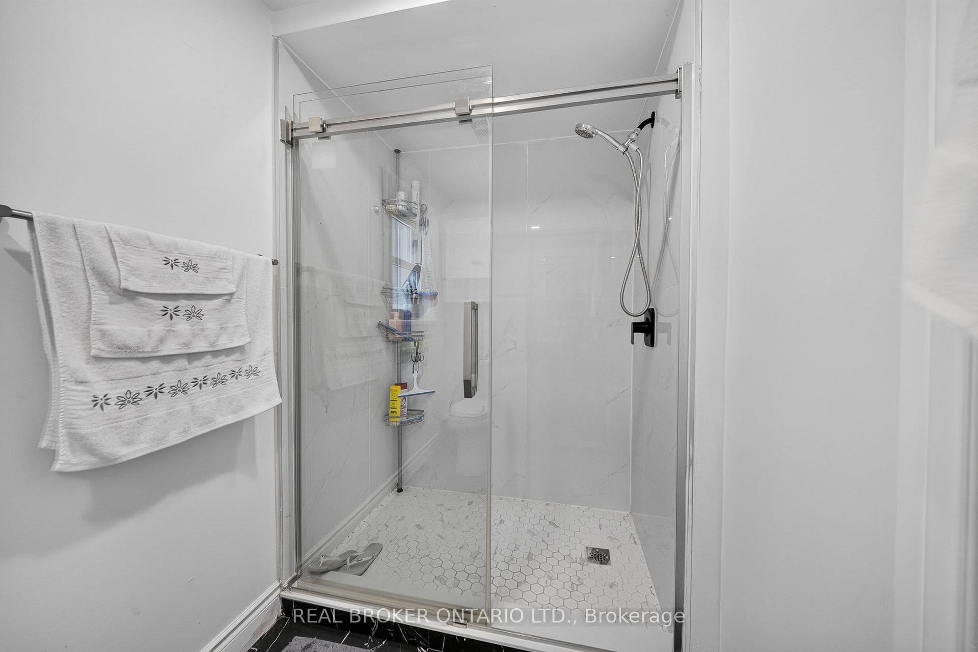 115 Green Road photo 18