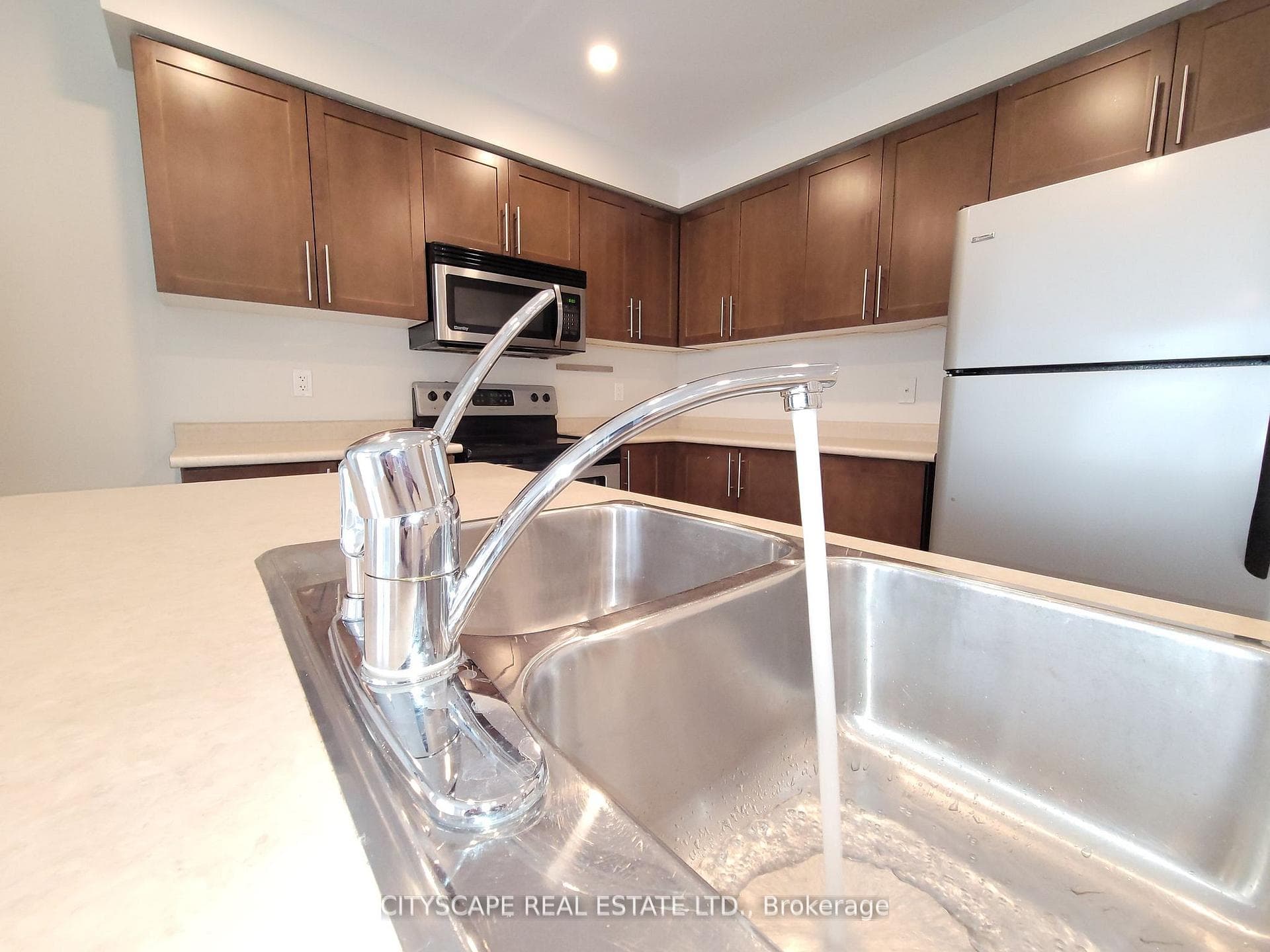219 Mcginnis Crescent photo 6