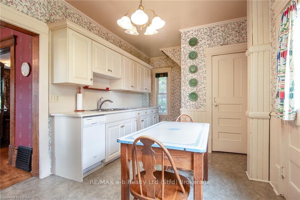 19 TROW Avenue photo 23