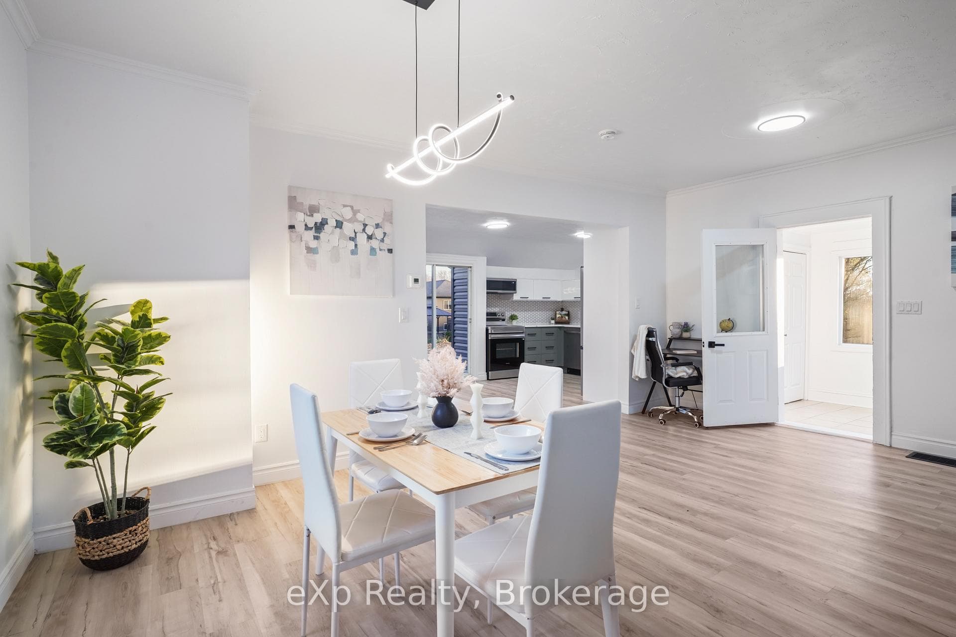 385 Elm Street photo 16