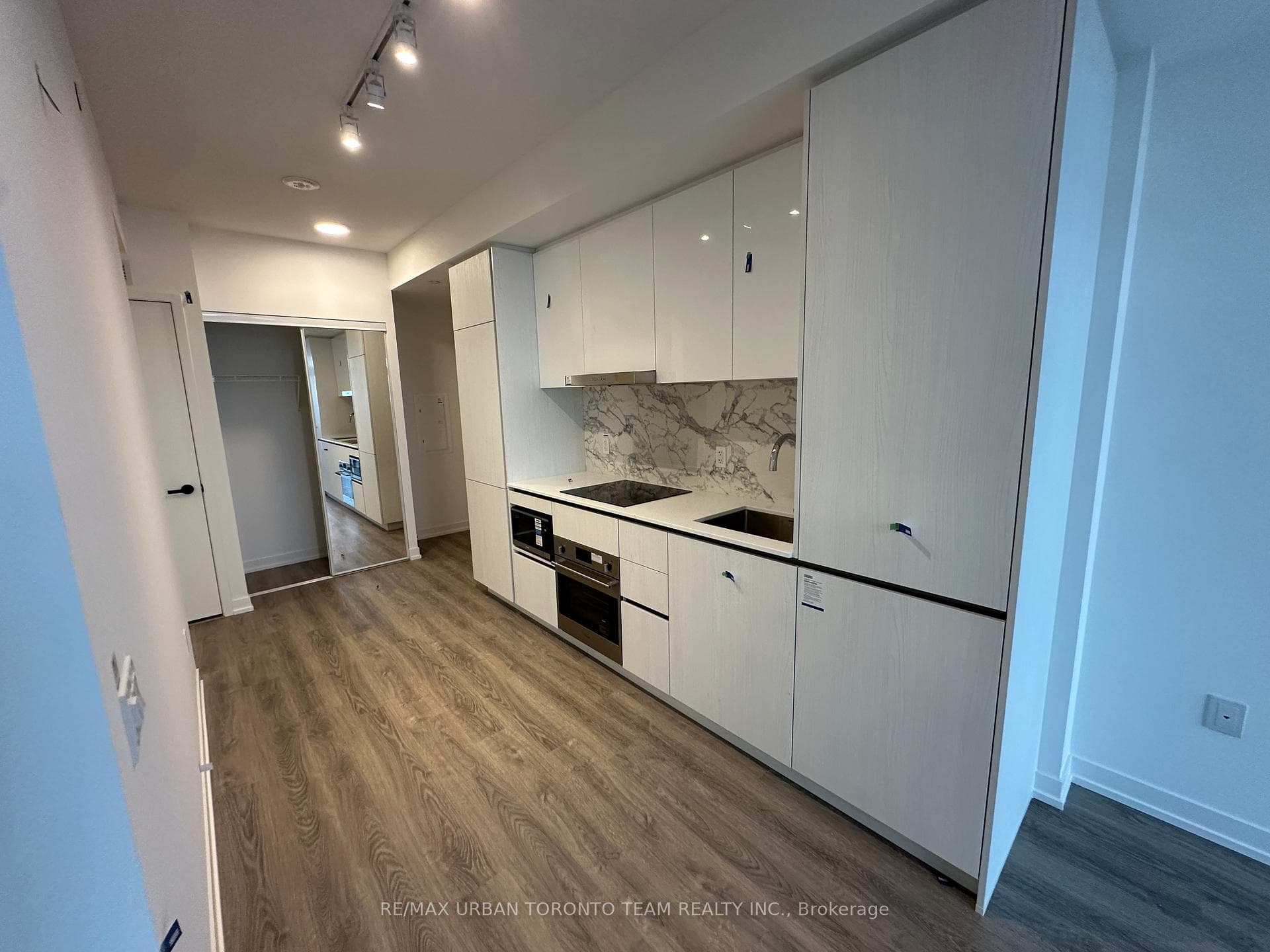 8 Interchange Way Unit 5107 photo 3