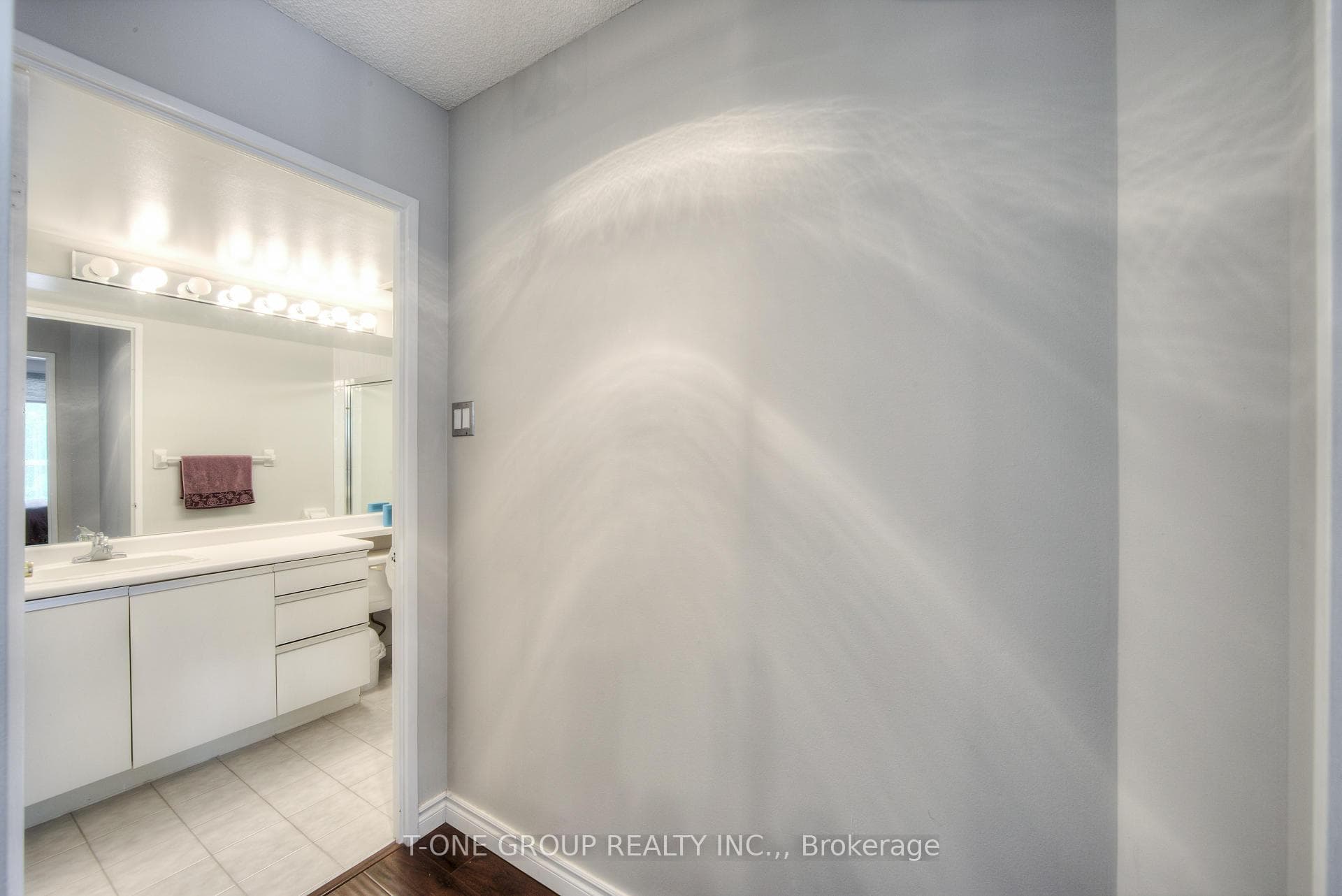 2177 Burnhamthorpe Road Unit 301 photo 26