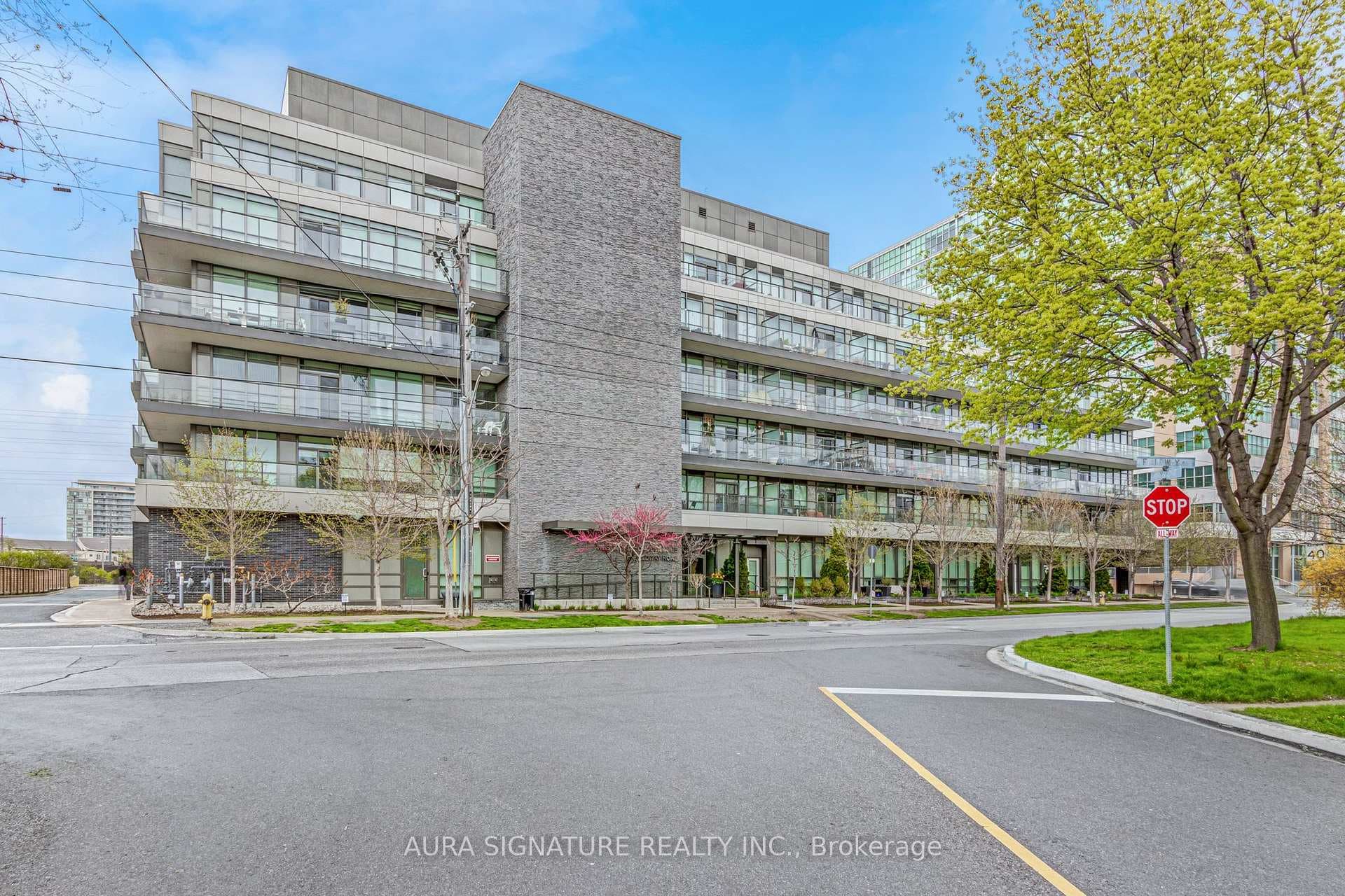 8 Fieldway Road Unit 612 photo 1