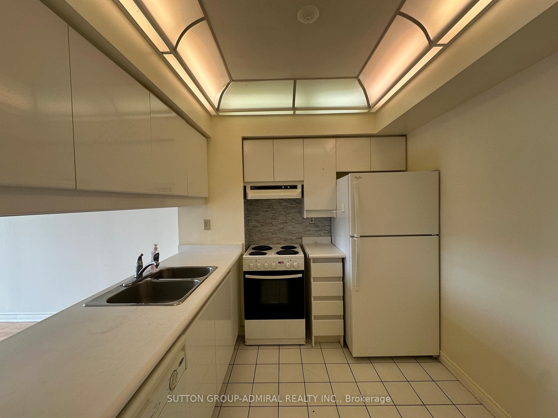 736 Bay Street Unit 1713 photo 4