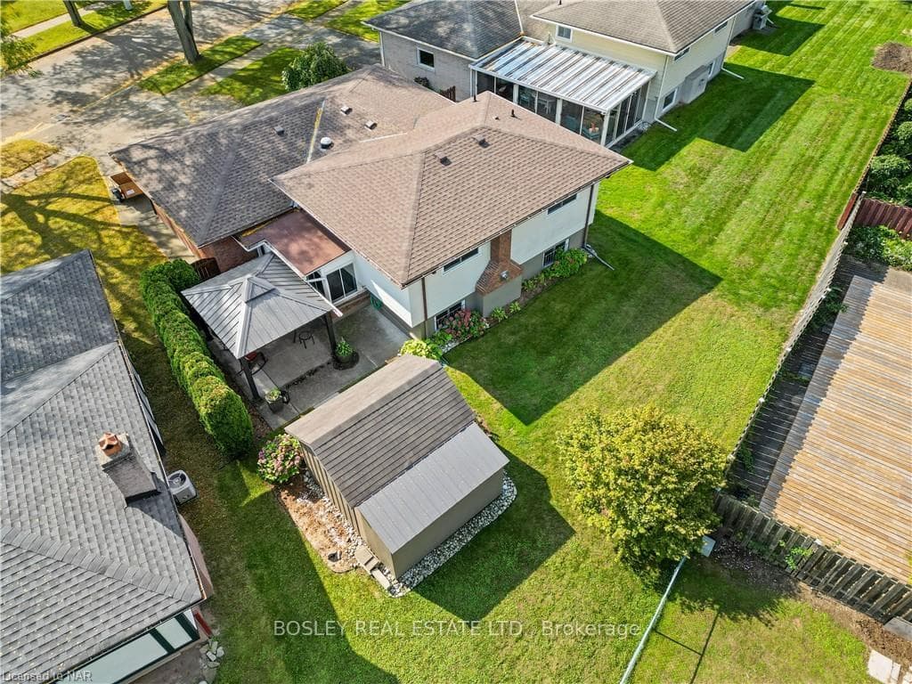 5925 St Anthony Crescent photo 2