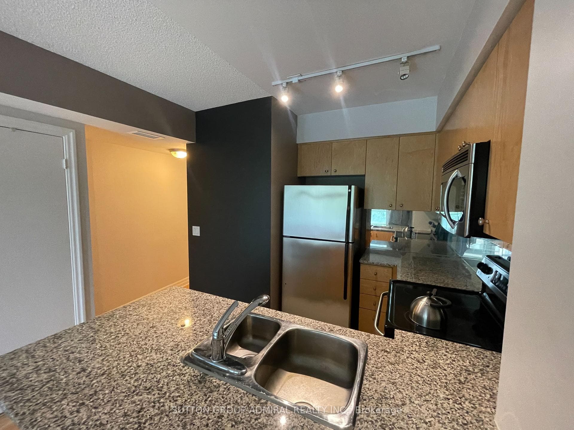 8 Scollard Street Unit 609 photo 10