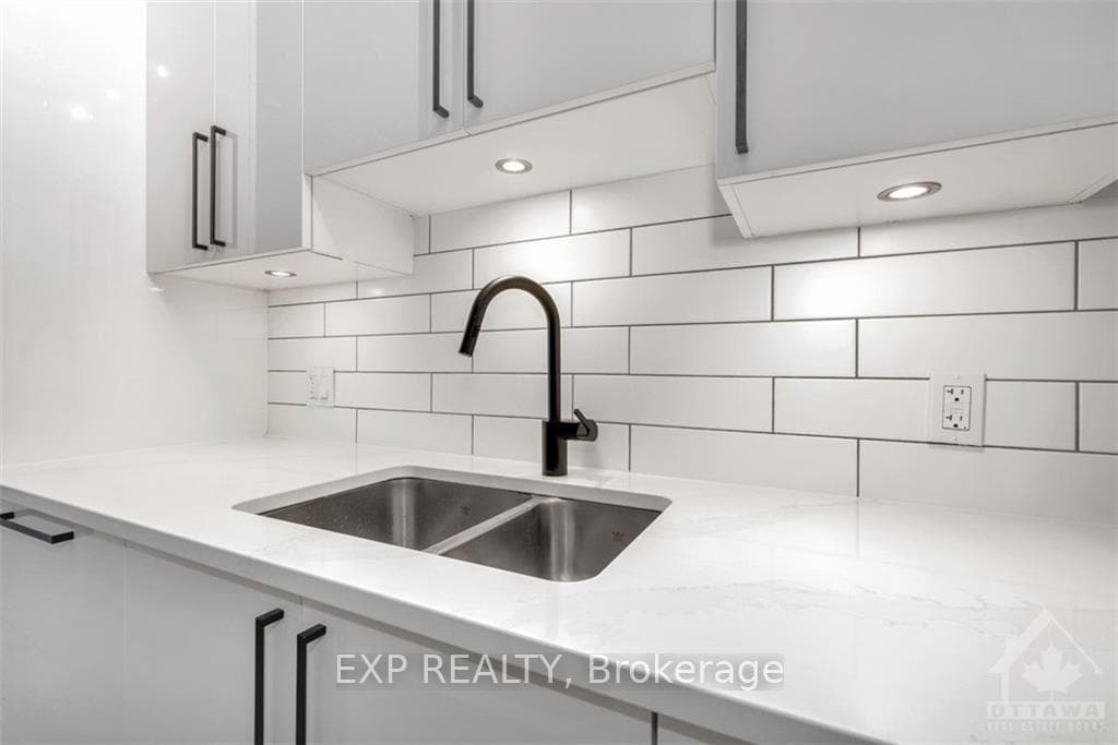530 DE MAZENOD Avenue Unit 108 photo 6