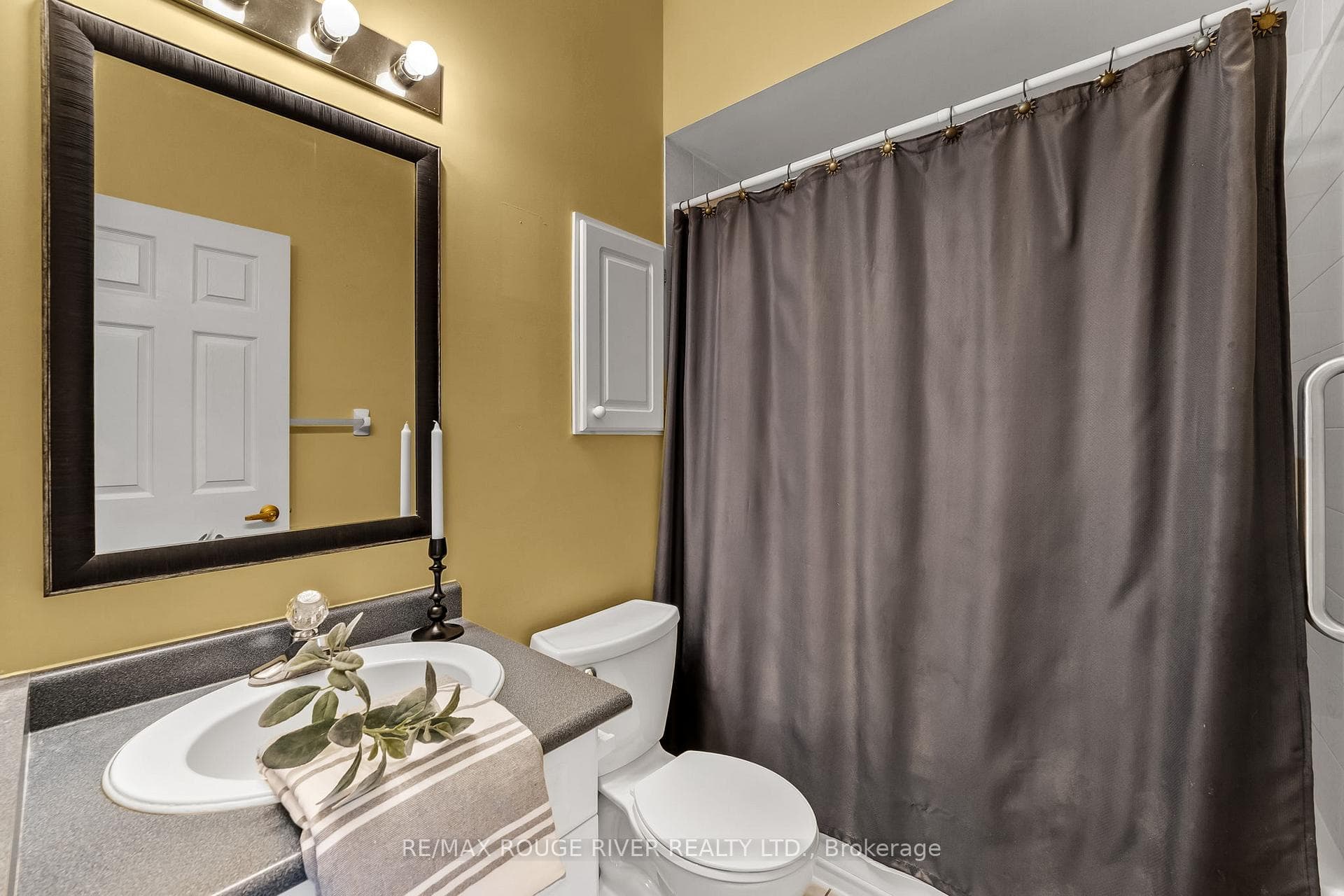 53 Waterbury Crescent photo 17