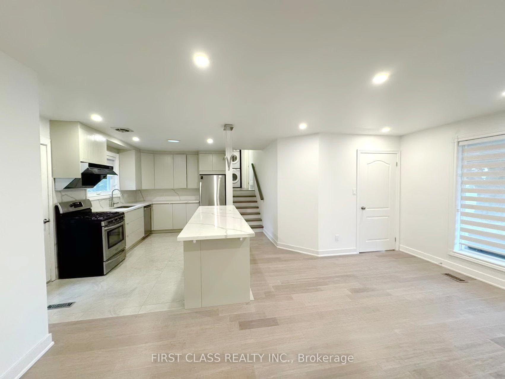 741 Proctor Road Unit Upper photo 9