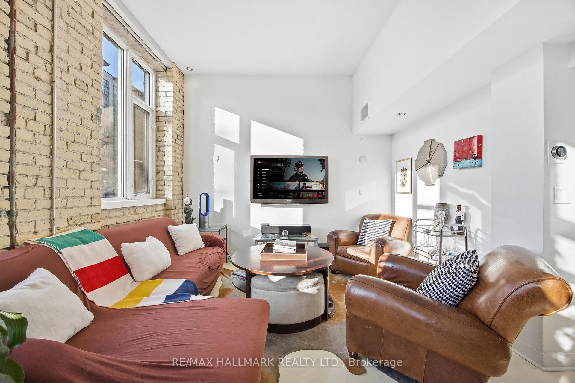 201 Carlaw Avenue Unit 231 photo 5