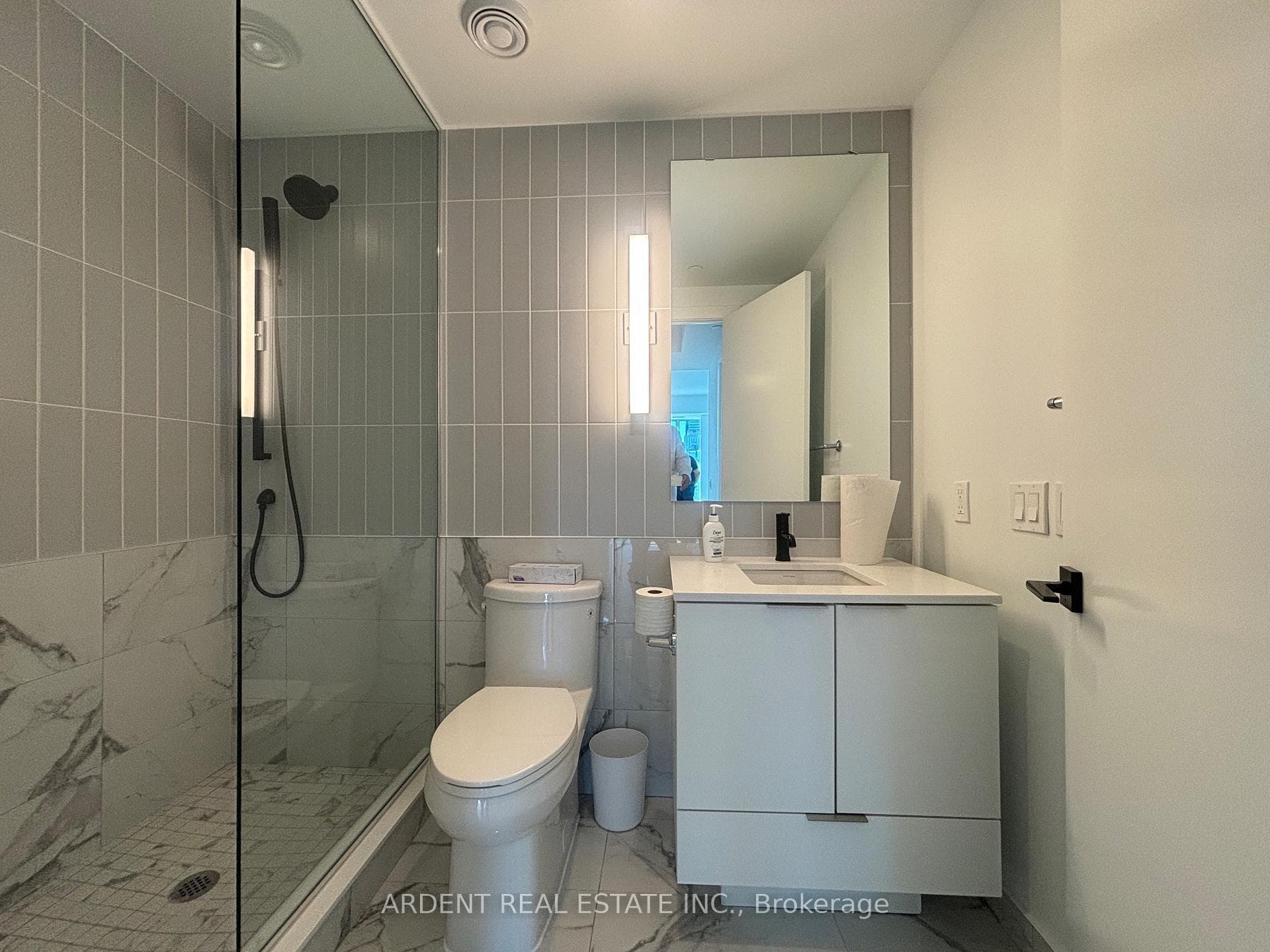 327 King Street Unit 2907 photo 14