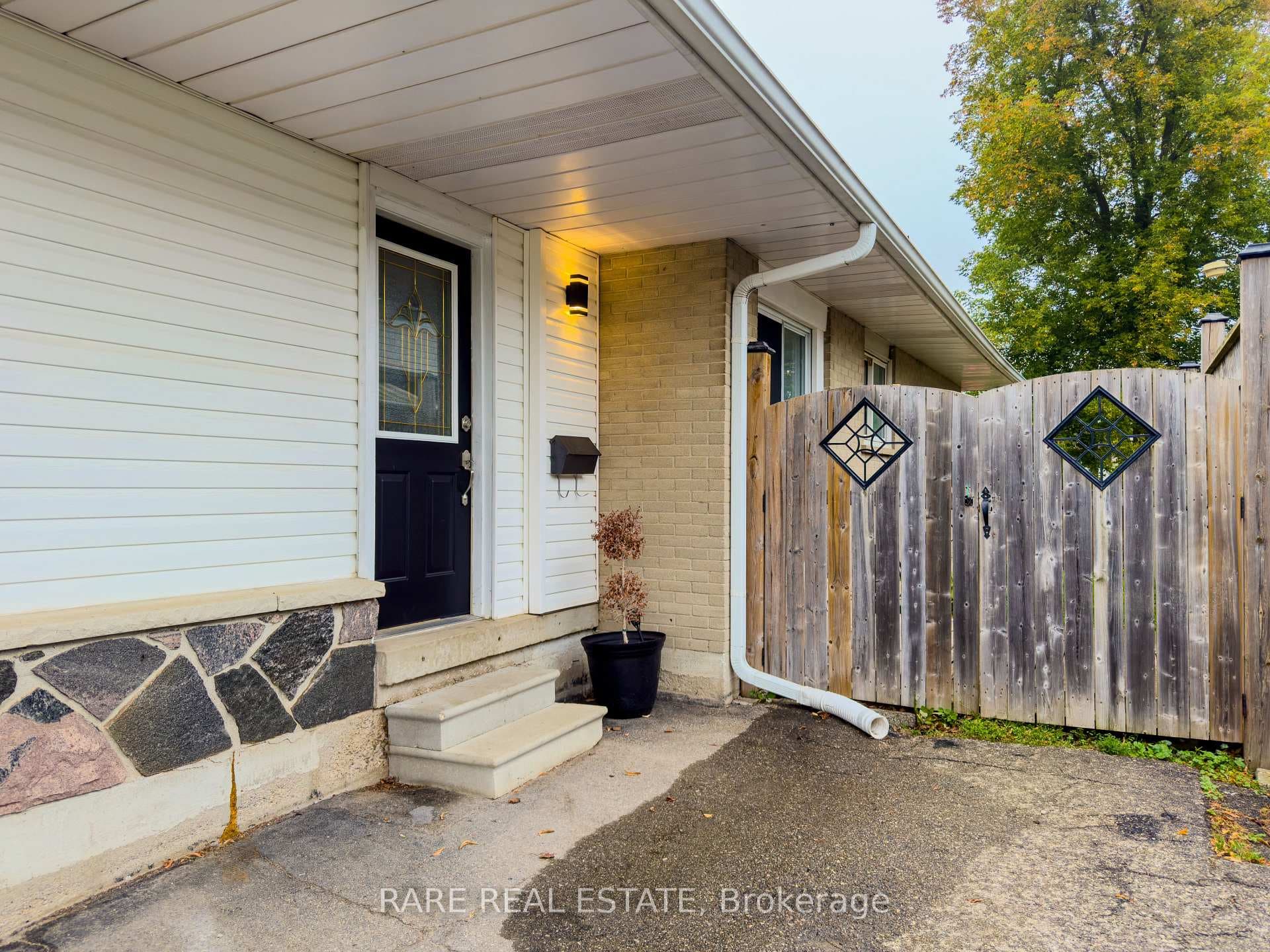 75A Dawson Road photo 1