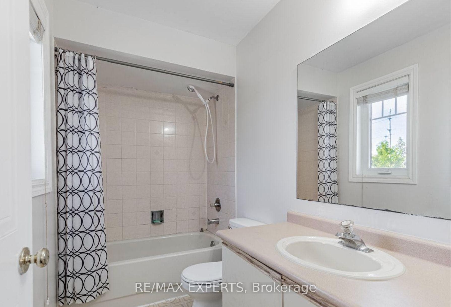 135 Livingstone Street Unit Upper photo 14