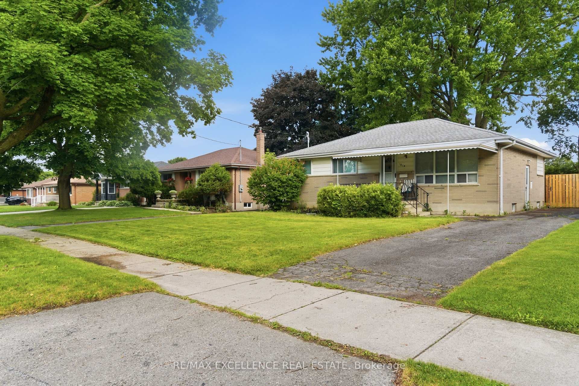 1814 Whitehall Drive photo 2