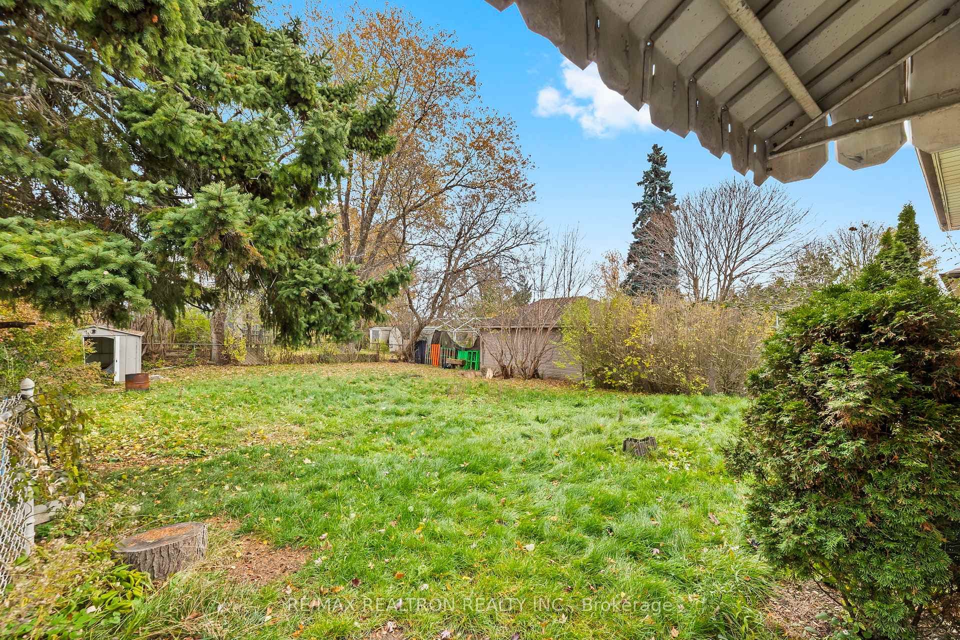 1141 Ritson Road photo 3
