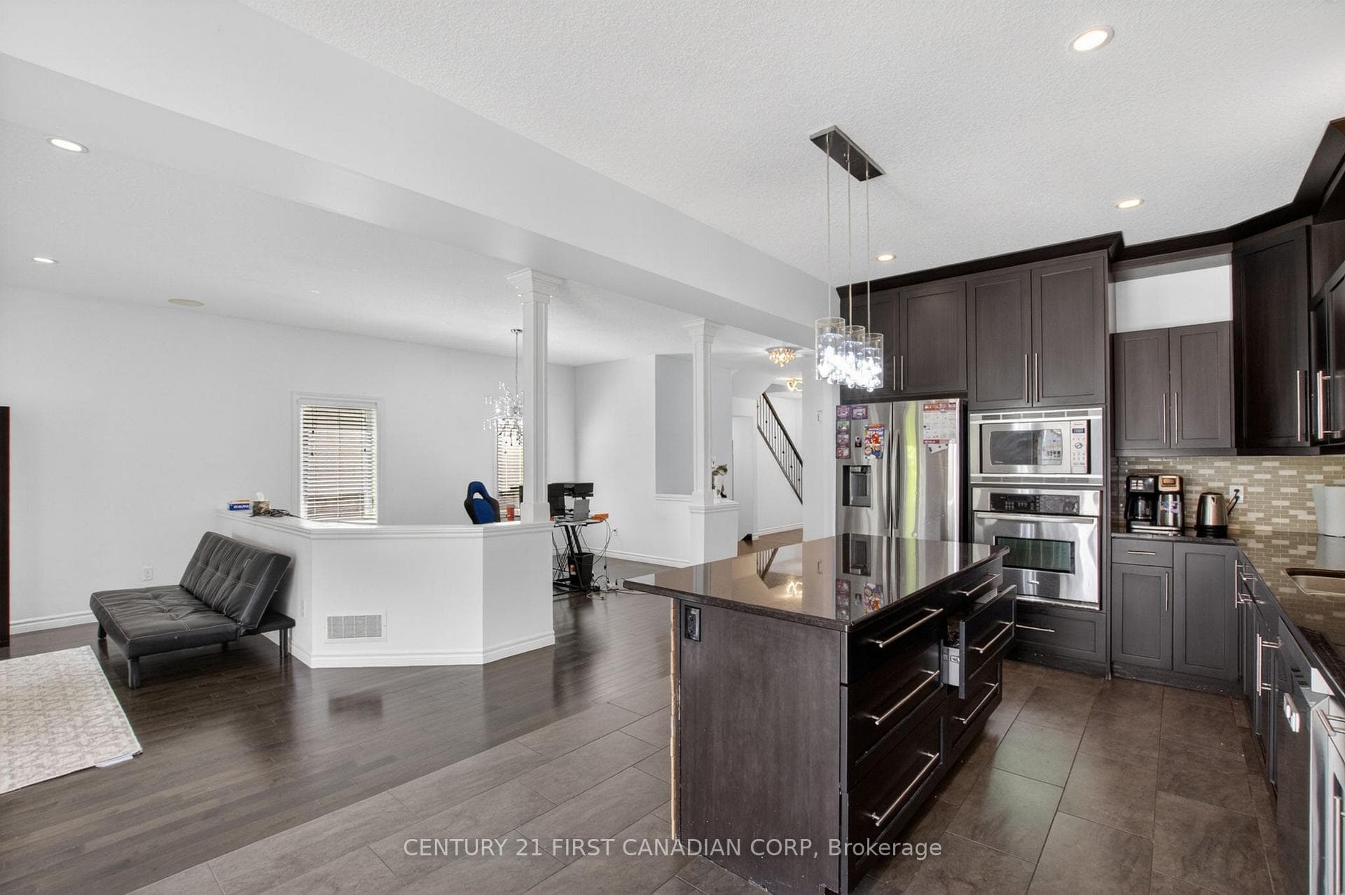 697 Killarney Road photo 13