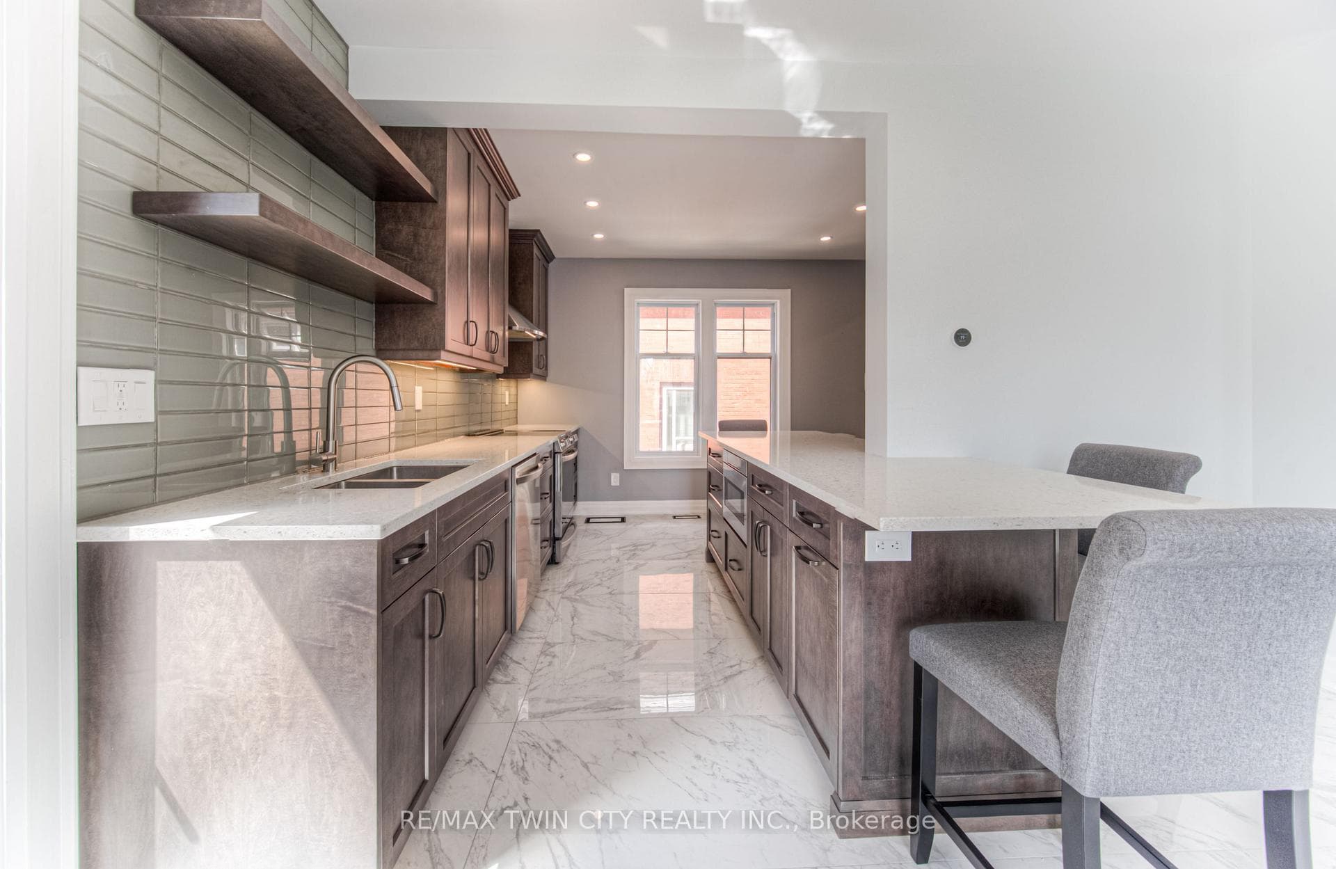 31 Dekay Street photo 16