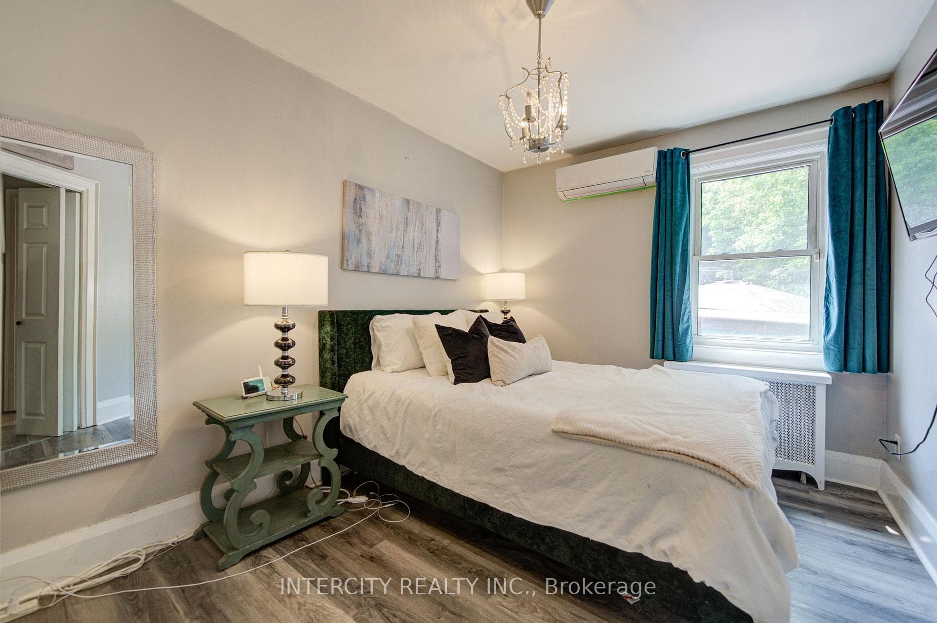 256 Blantyre Avenue photo 21