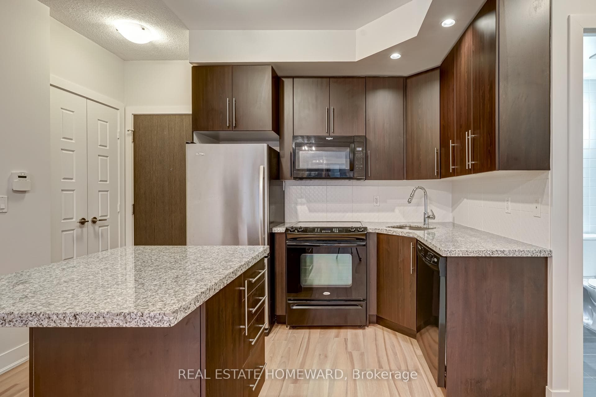 28 Linden Street Unit 601 photo 3