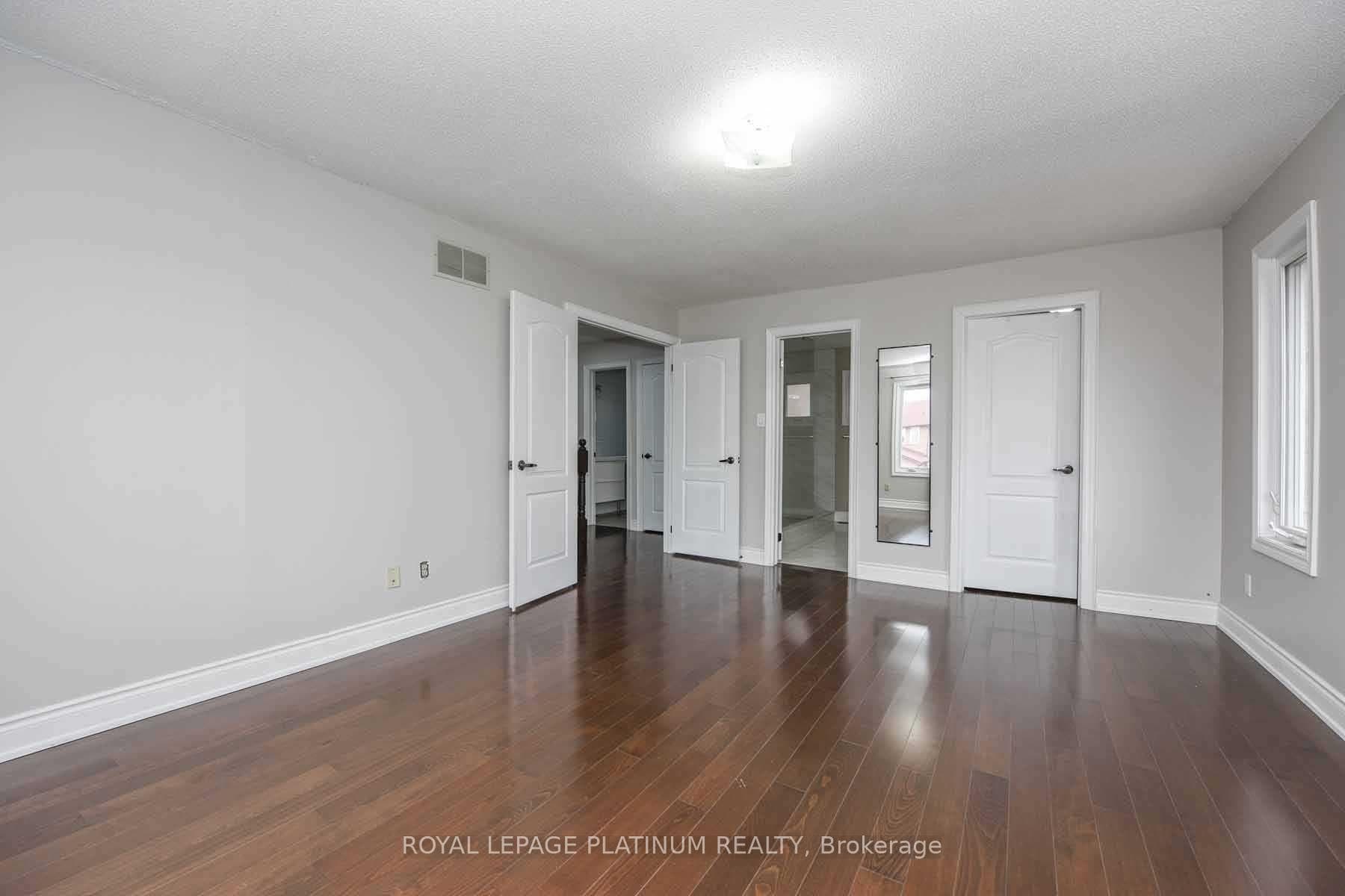 63 Lord Simcoe Drive photo 24
