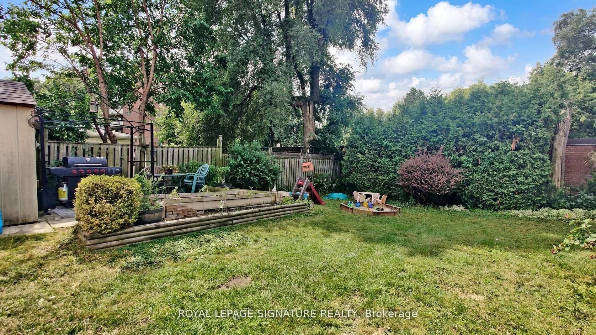 48 Acorn Avenue photo 28