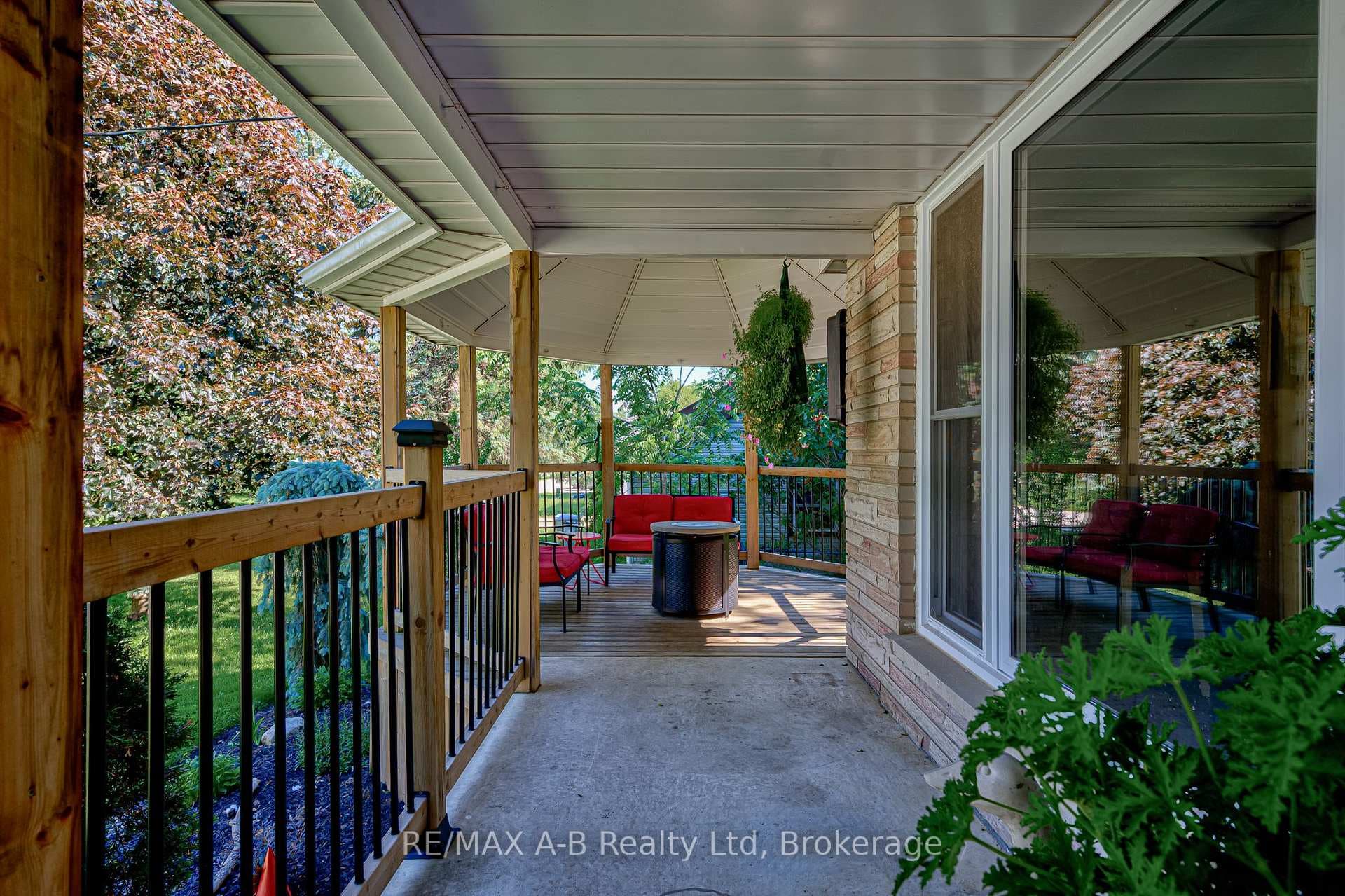 243 King Street photo 4