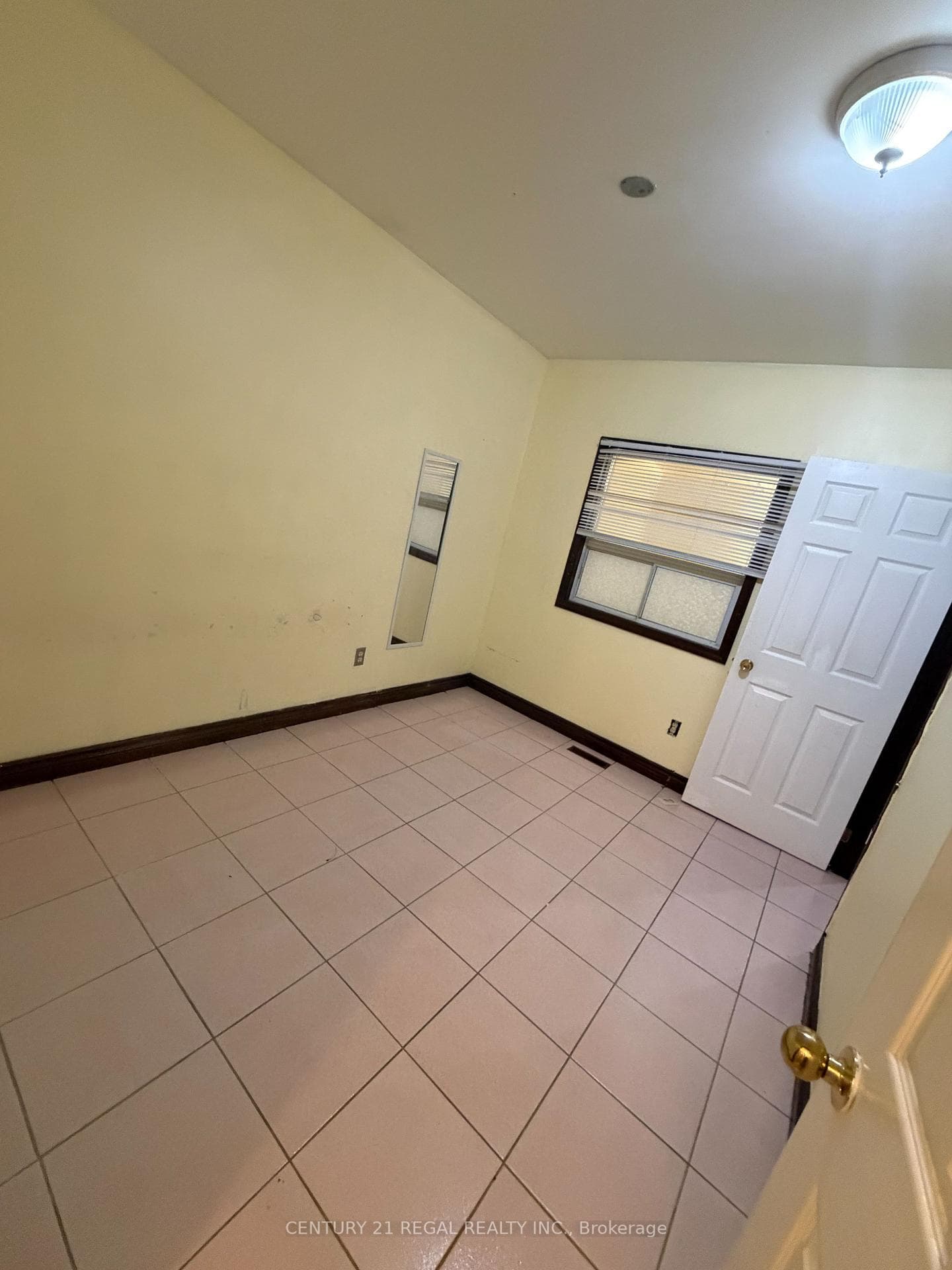 690 Jane Street photo 8