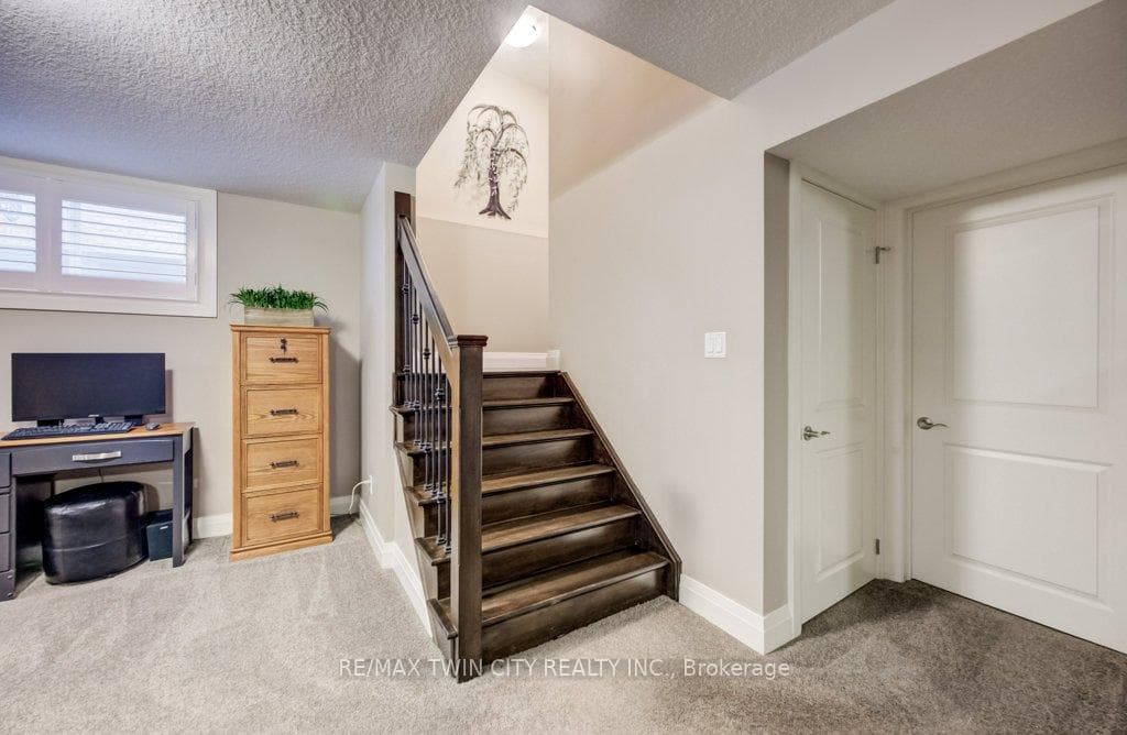92 Kropf Drive photo 38