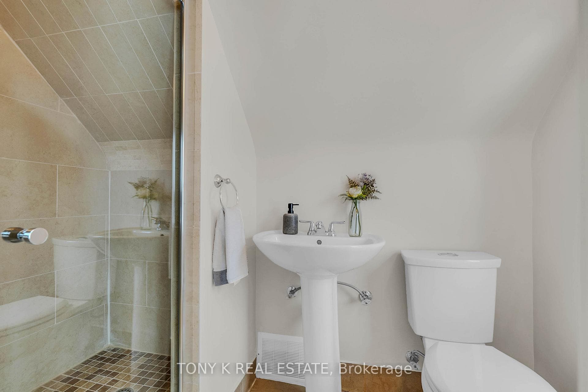 20 Singleton Road photo 10