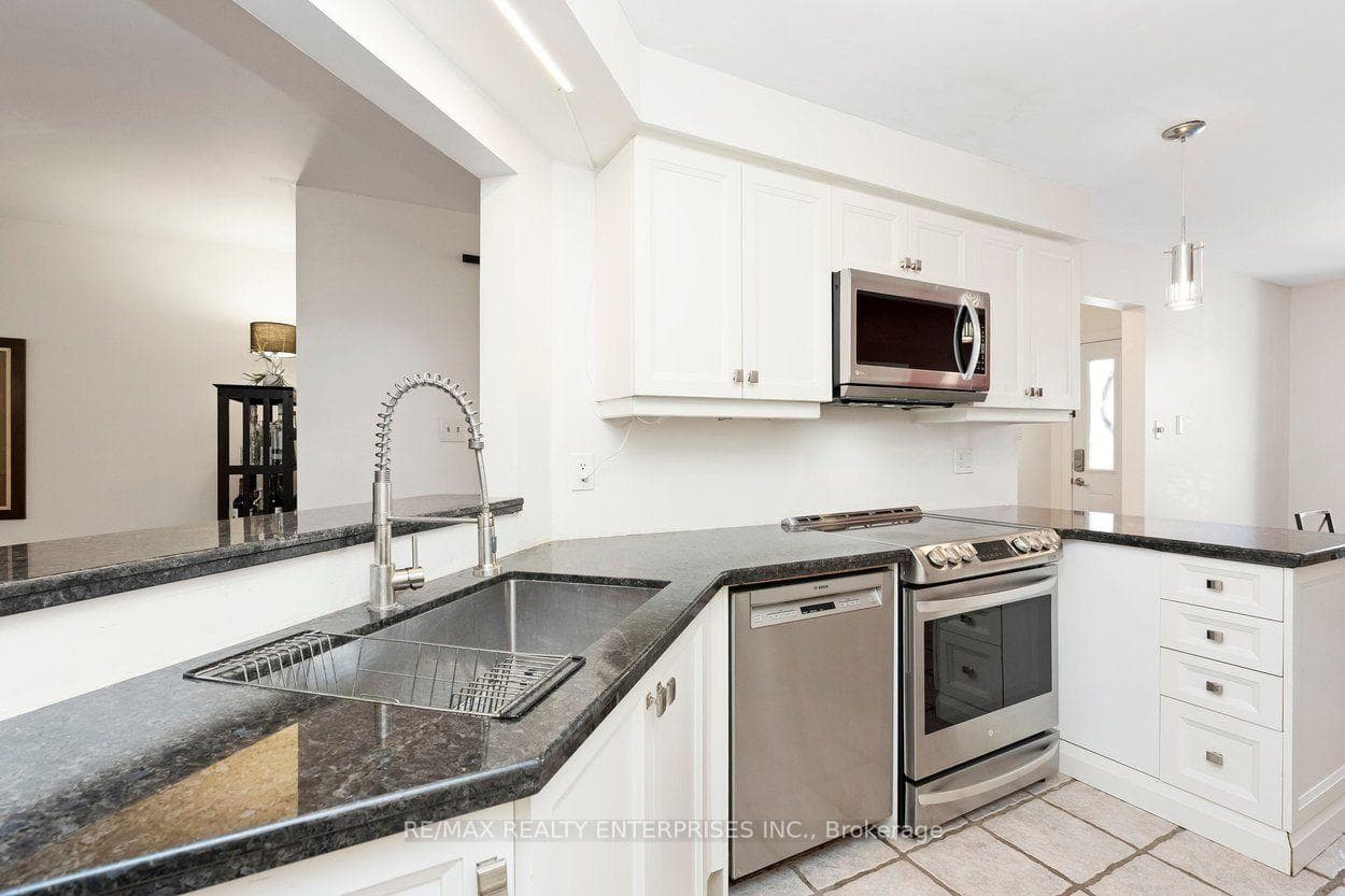 2055 Walkers Line Unit 117 photo 10