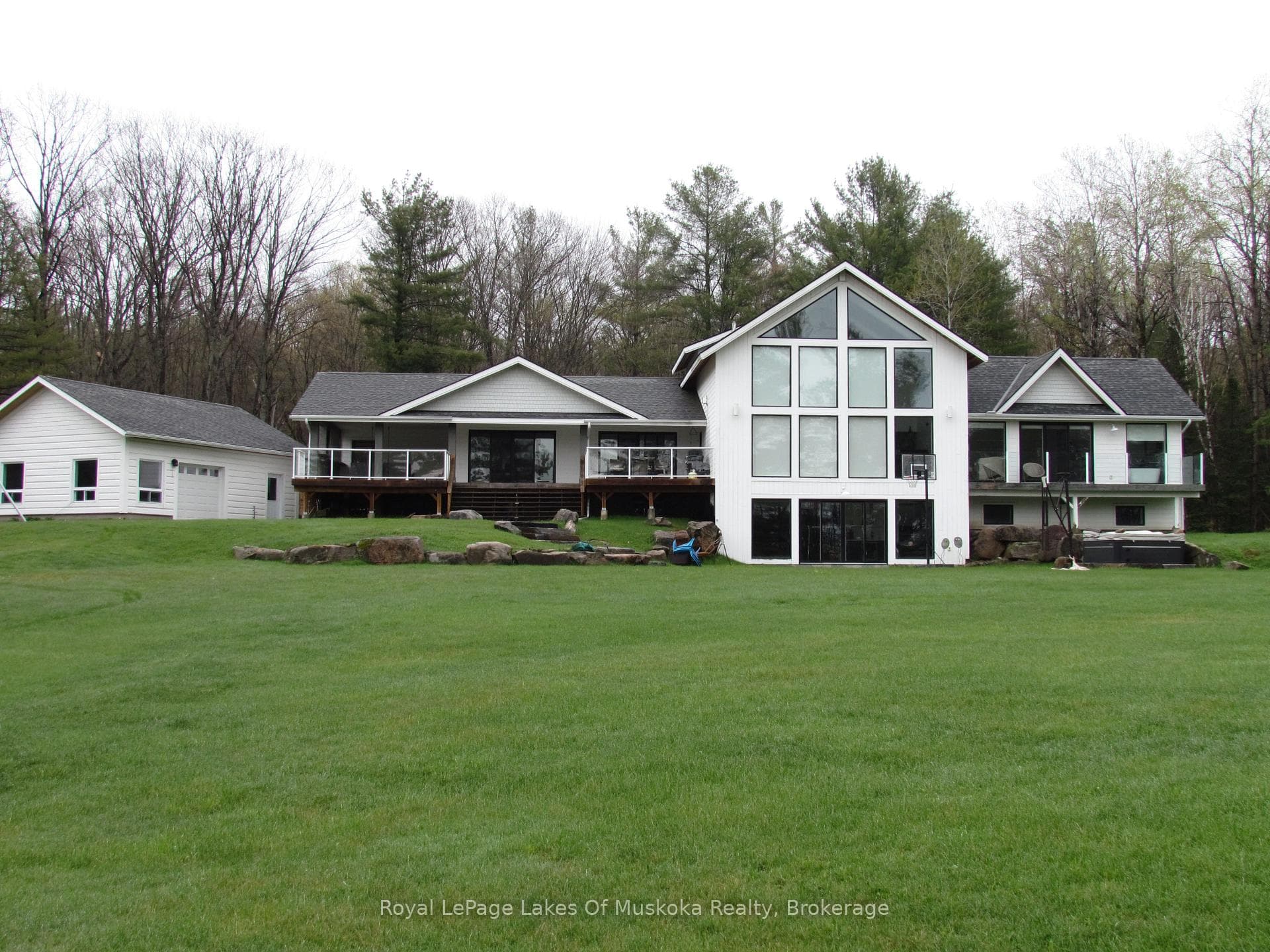 1-1331 South Monck Drive photo 2