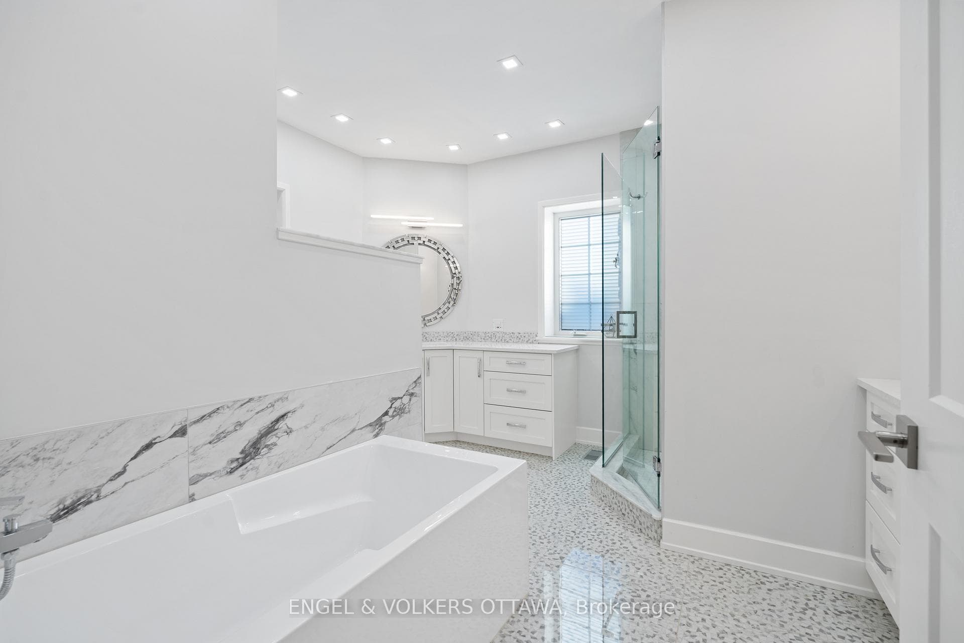 1562 Lakeshore Drive photo 24