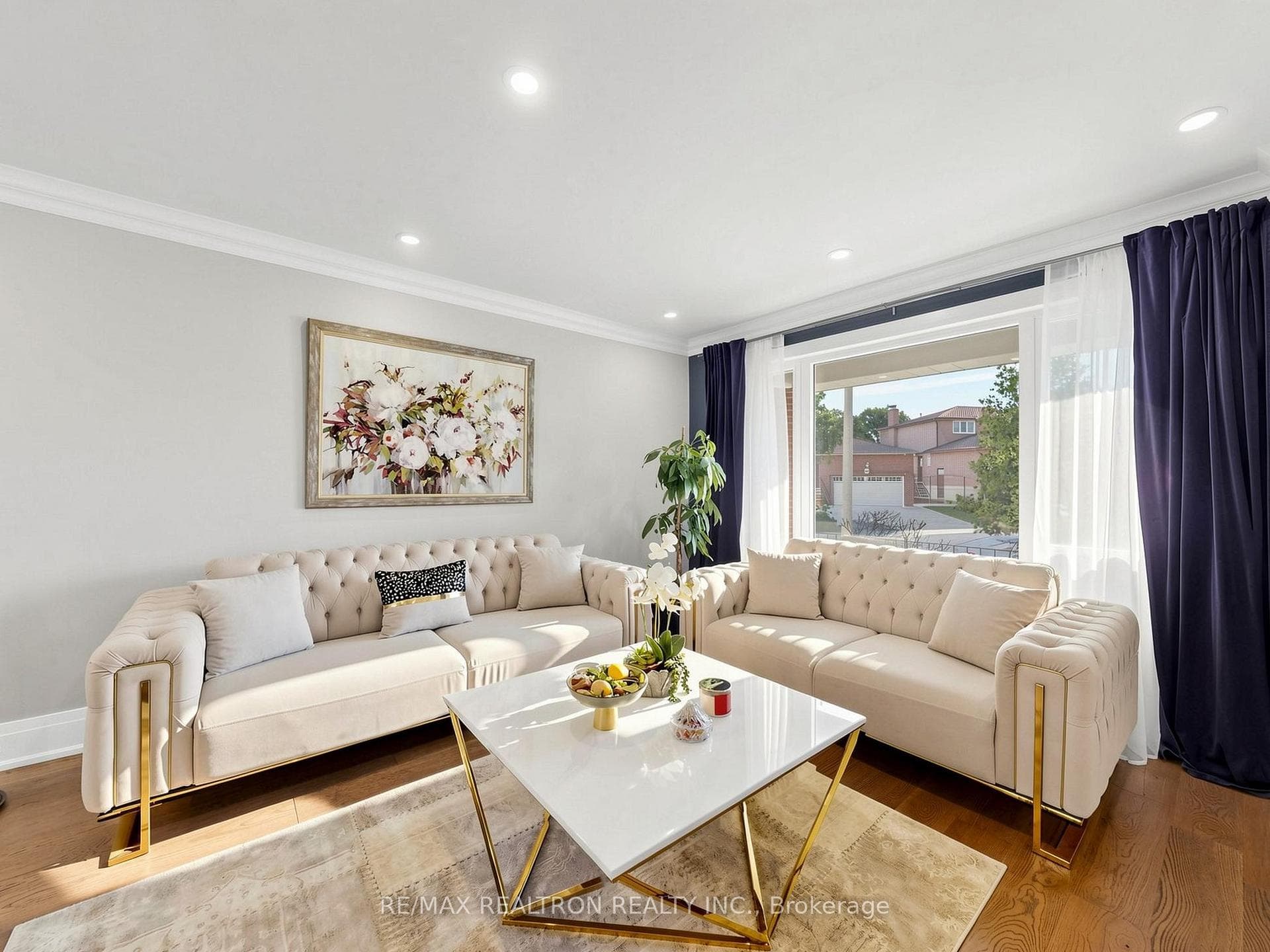 132 Stilecroft Drive photo 2