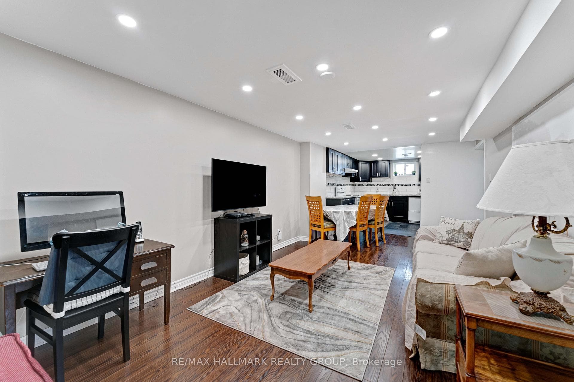 577 Clarke Avenue photo 22