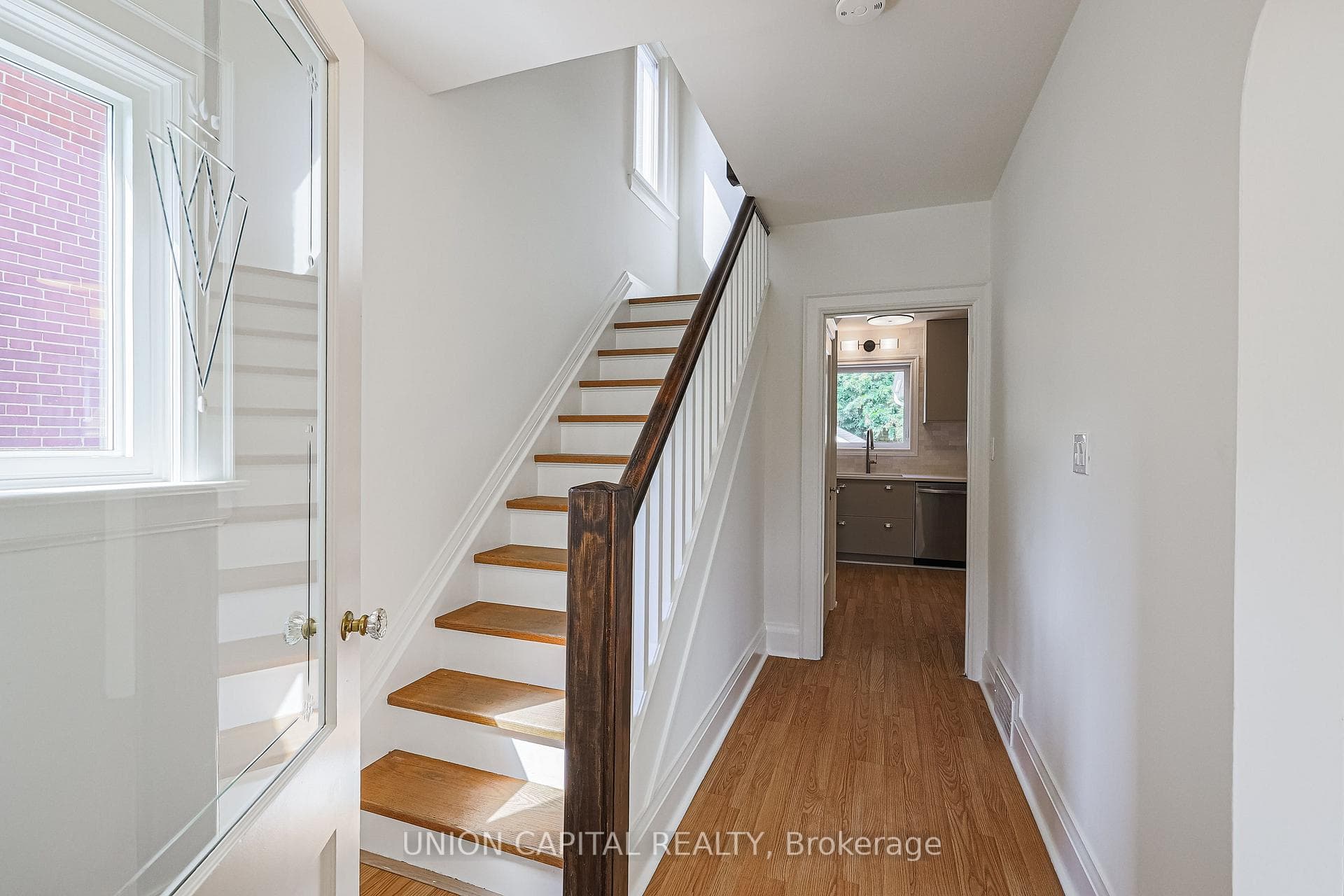 1064 Royal York Road photo 4