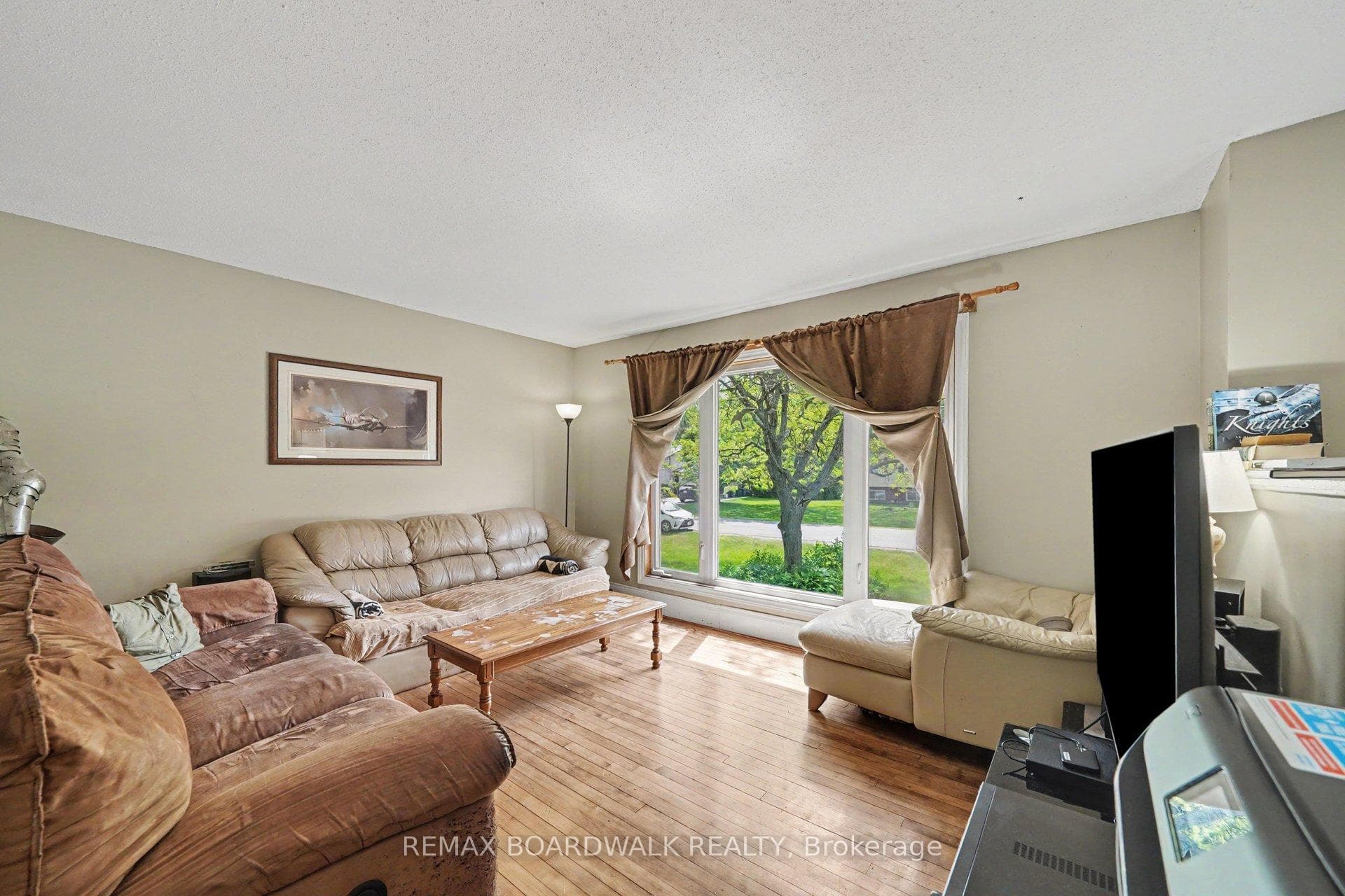 3399 Regburn Drive photo 6