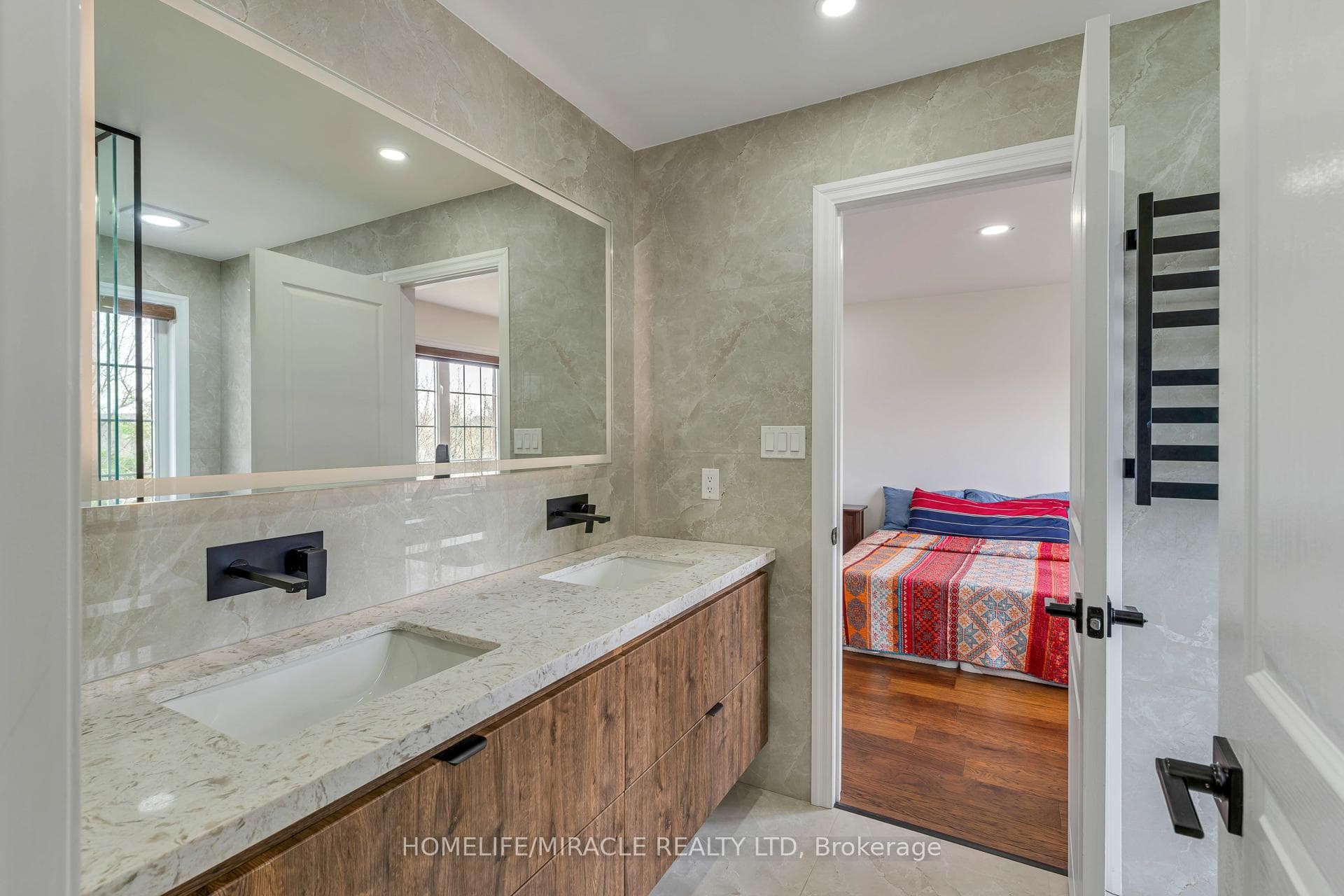 2299 Glazebrook Circle photo 10