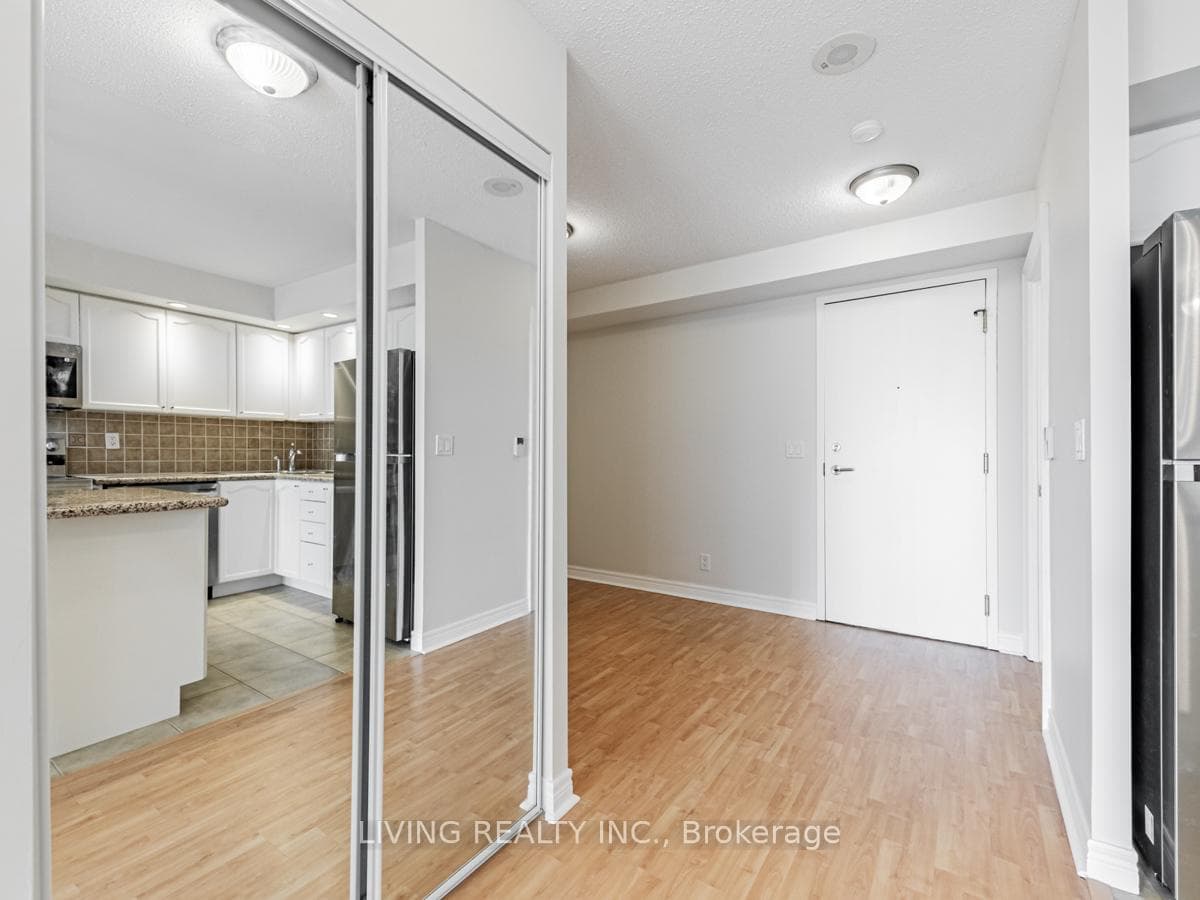 33 Cox Boulevard Unit 707 photo 10