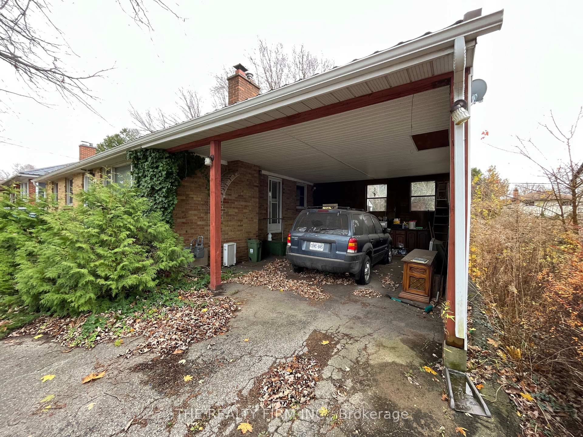 1267 Hillcrest Avenue photo 2