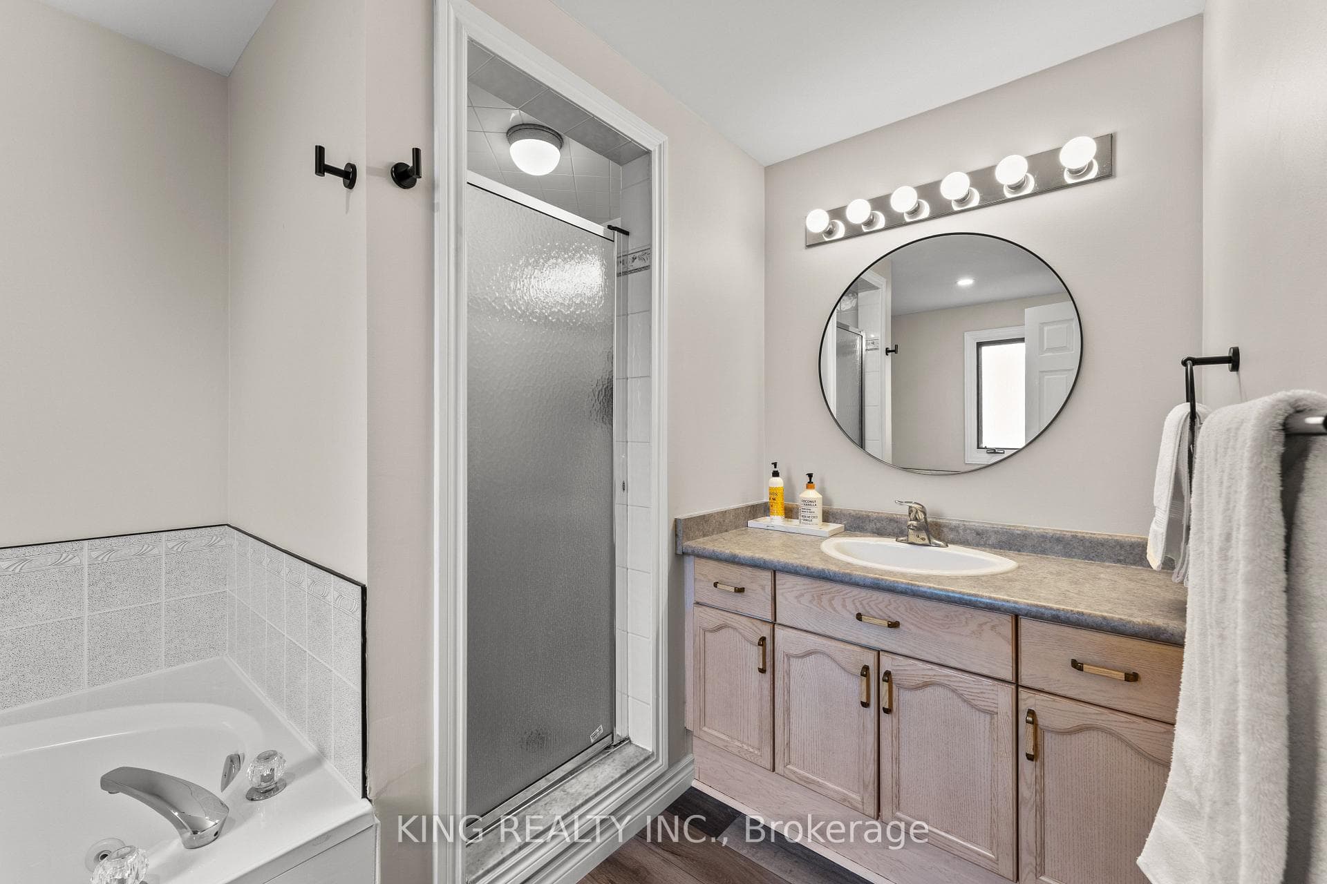 11 Daimler Drive photo 25