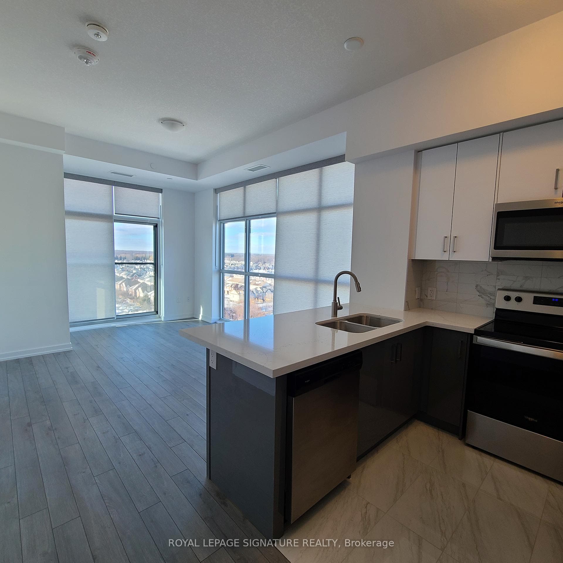 450 Dundas Street Unit 1205 photo 2