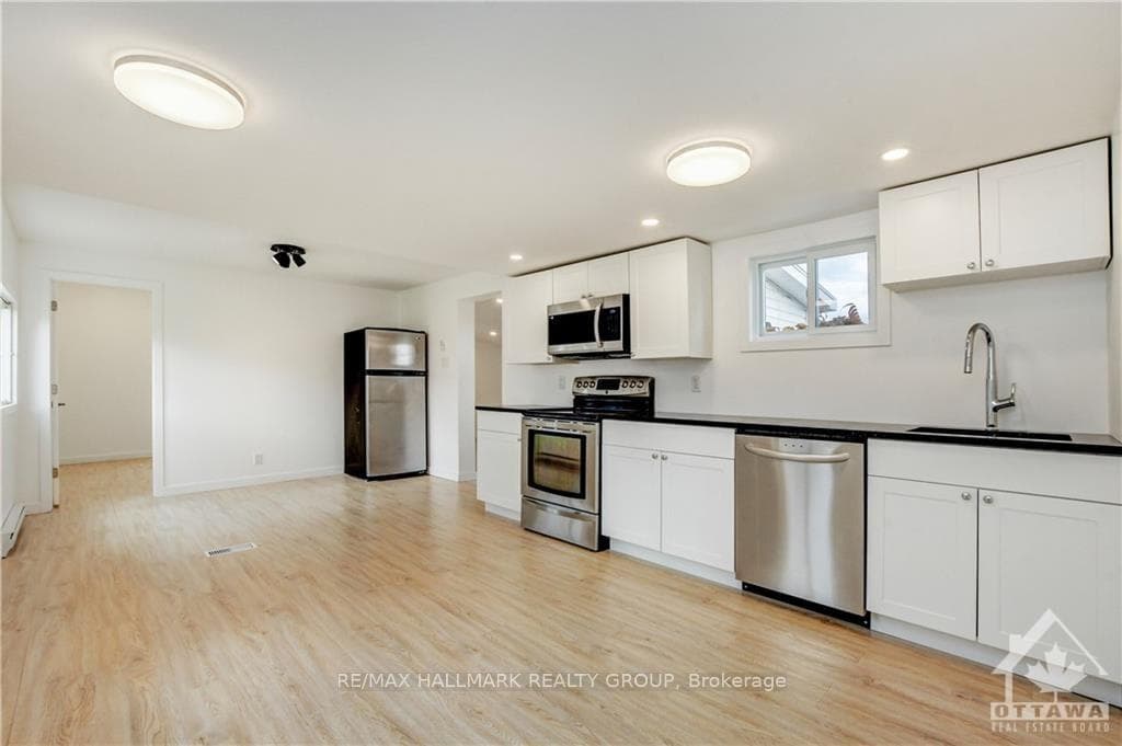 64 RICHARDS Lane photo 8