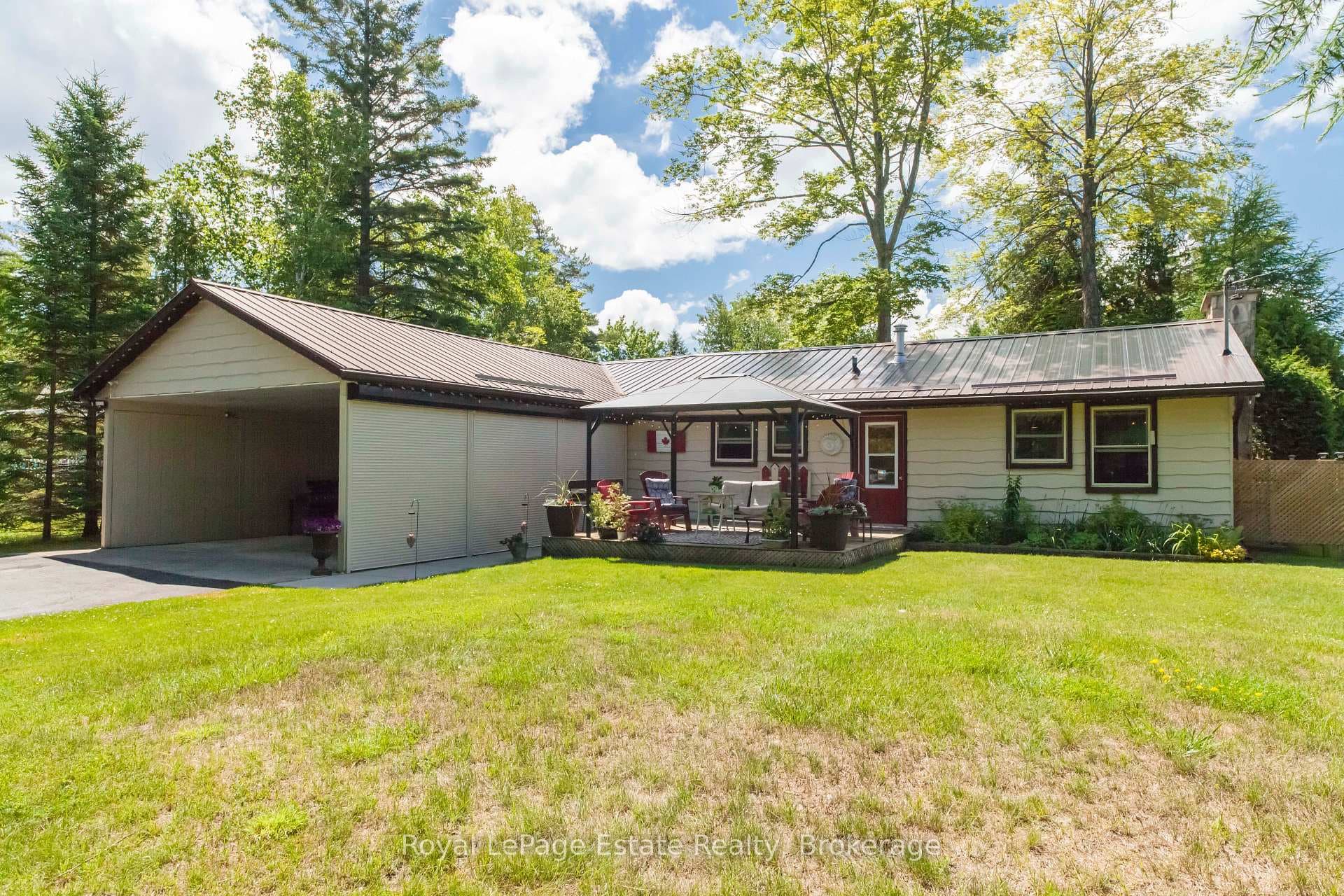 326 Lindsay Street photo 10