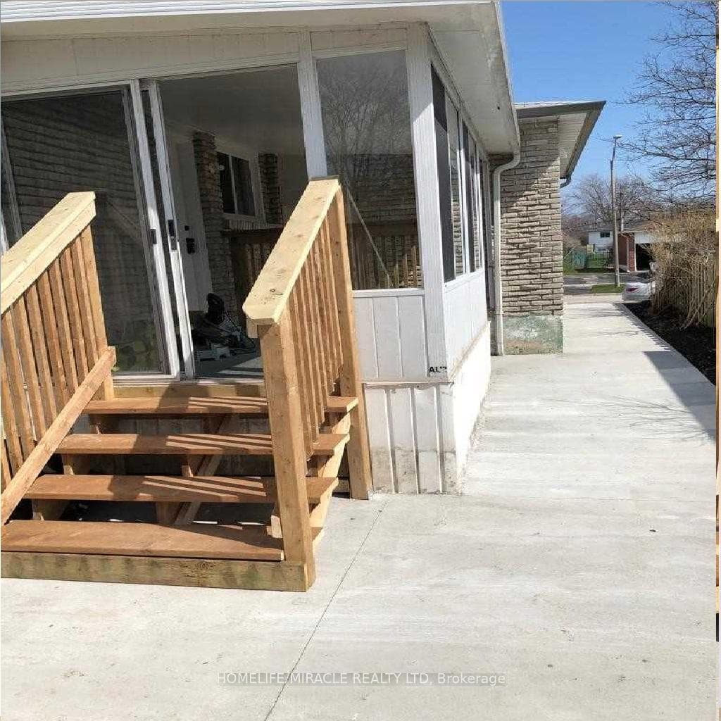 37 Harland Crescent photo 3