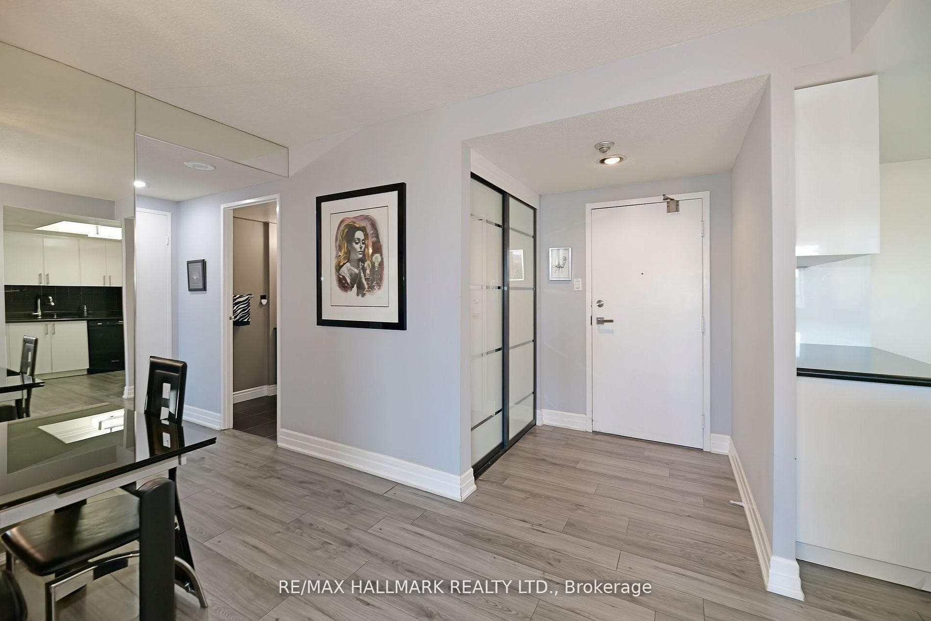 Front Foyer W Dbl Closet