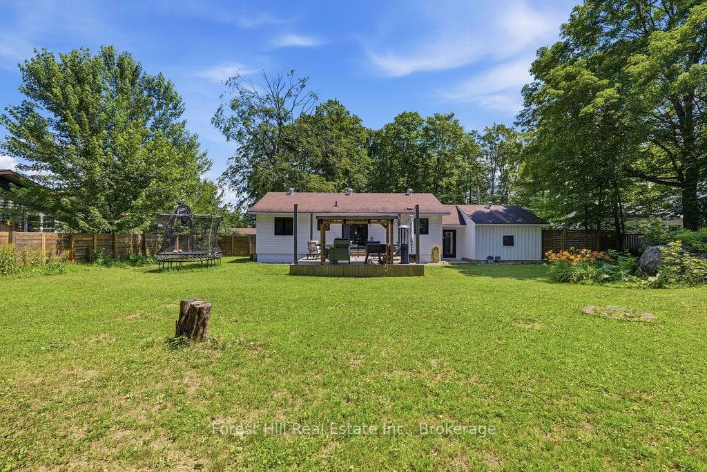 415 Wellington Street photo 39